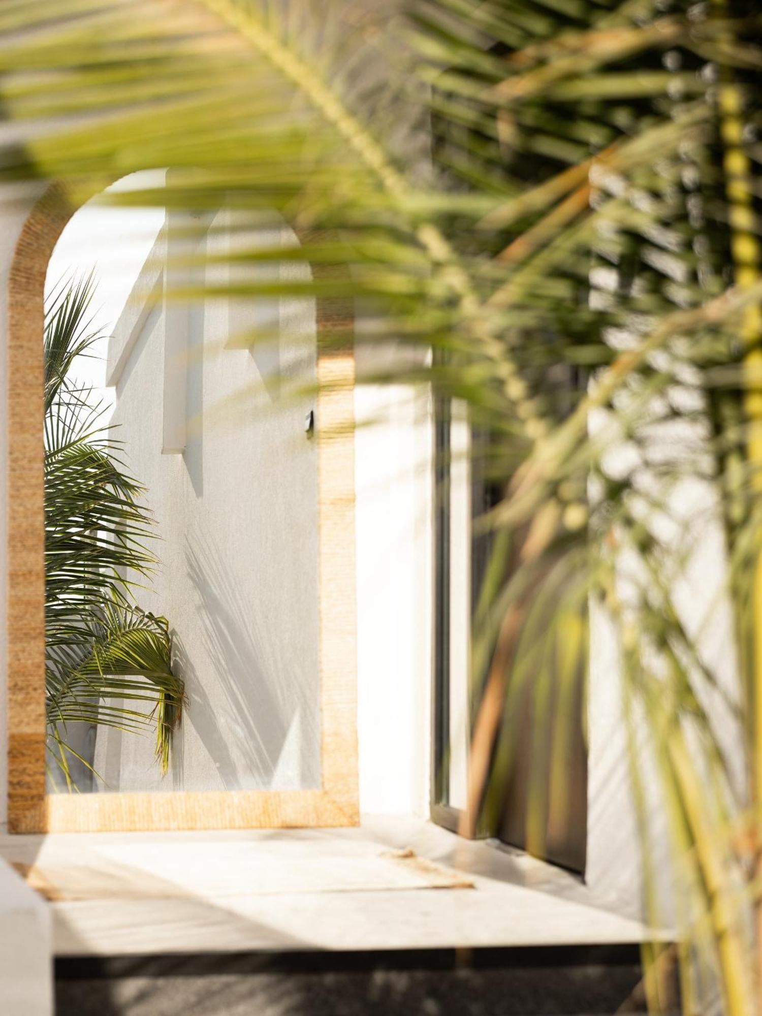 Luxury Boho Chic Beachside Escape, Shared Pool & Burj Khalifa View! Appartement Dubaï