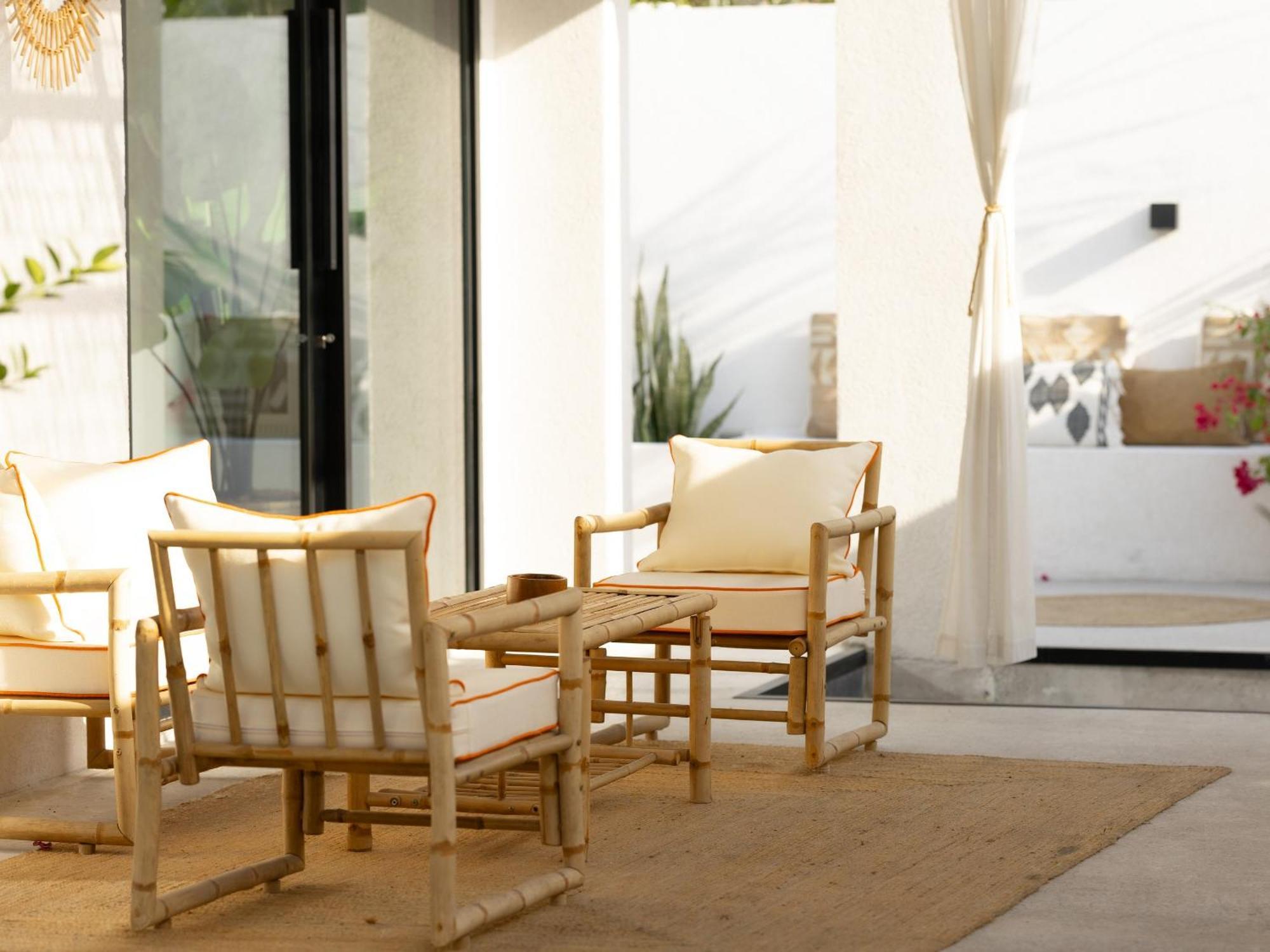 Appartement Luxury Boho Chic Beachside Escape, Shared Pool & Burj Khalifa View!