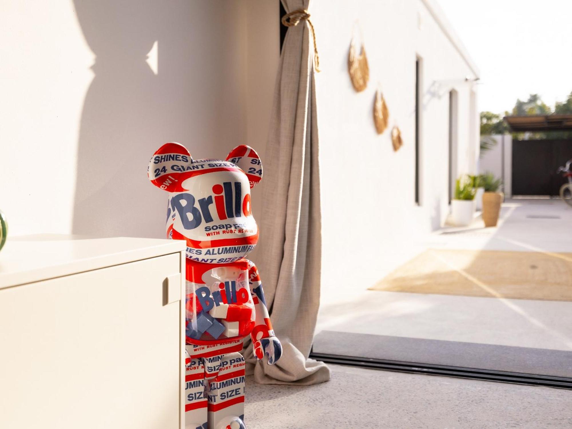 Luxury Boho Chic Beachside Escape, Shared Pool & Burj Khalifa View!