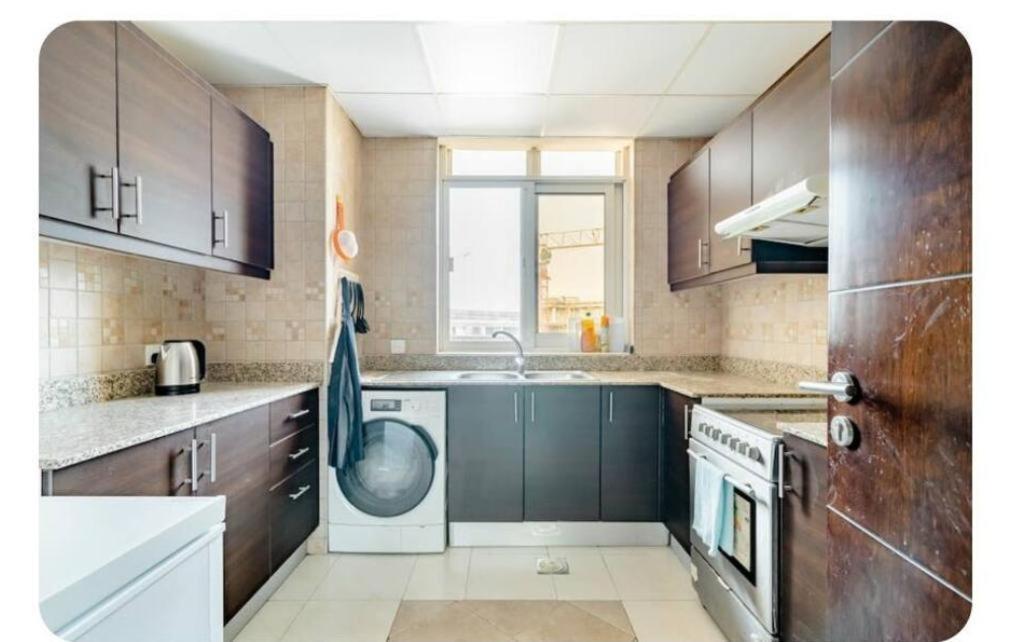 Appartement Superb With Detached Bathroom & Shared Kitchen *