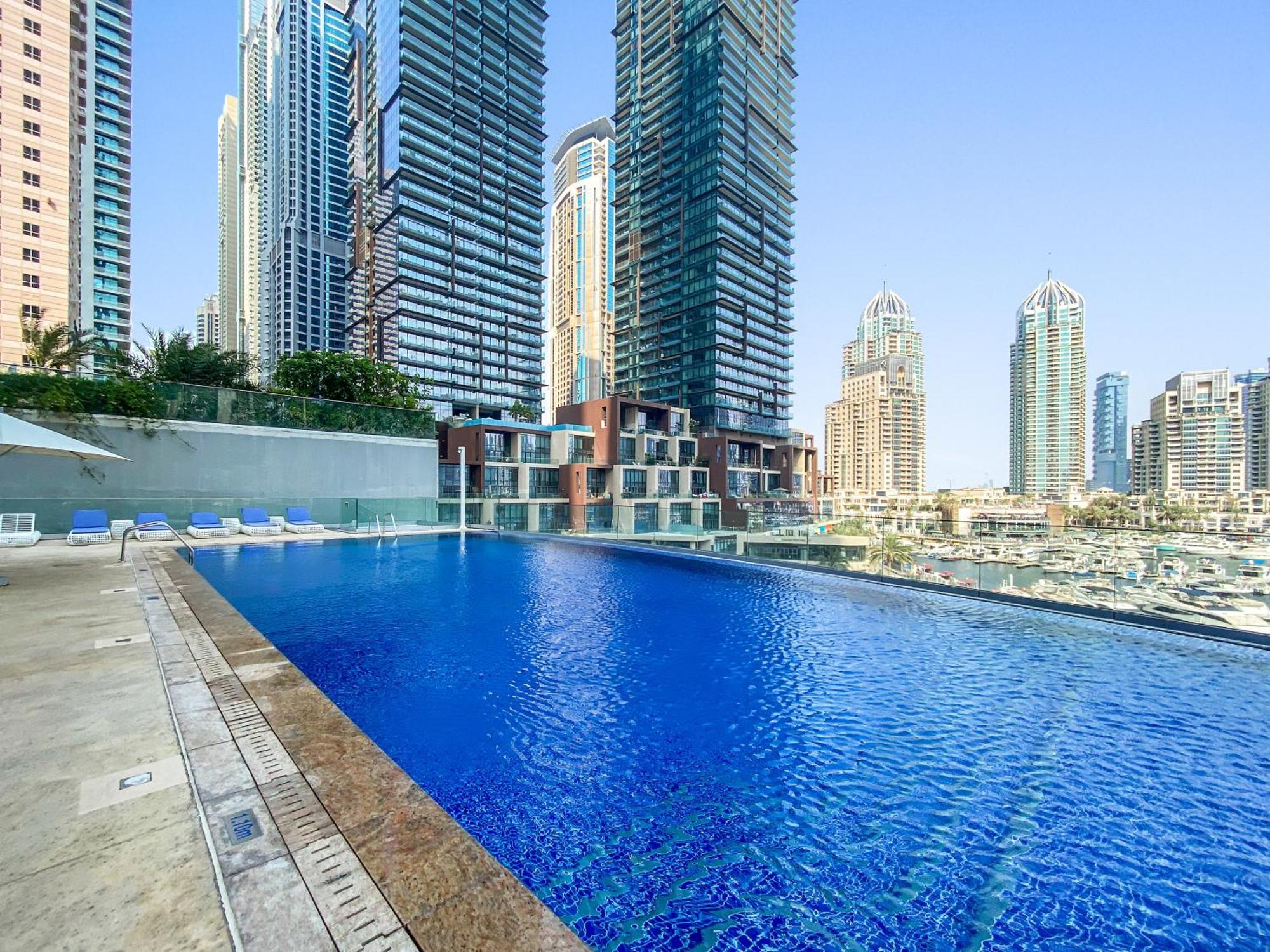 Iconic Living - 2br In Cayan Tower, Marina Appartement Dubaï