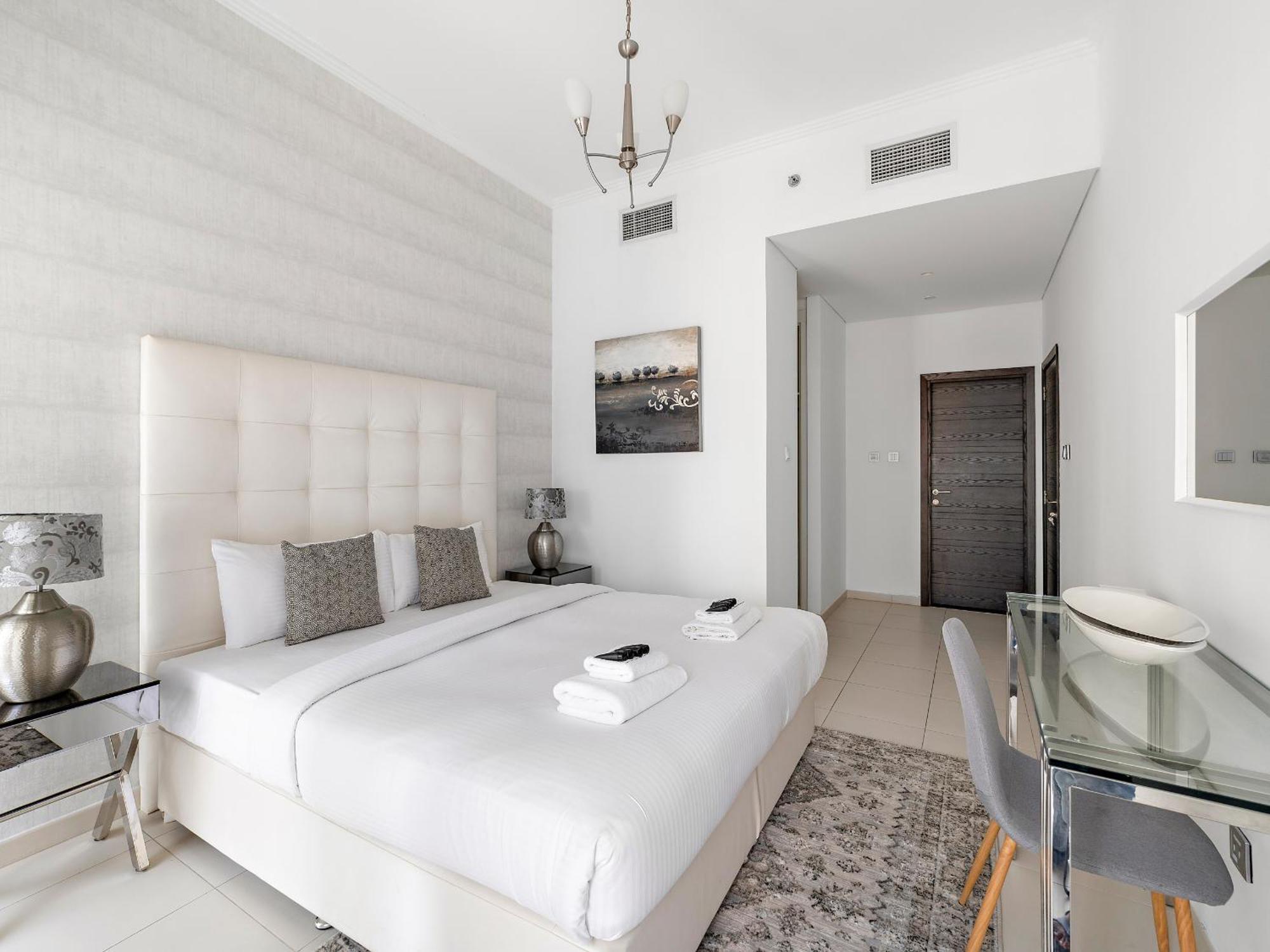 Iconic Living - 2br In Cayan Tower, Marina Appartement *