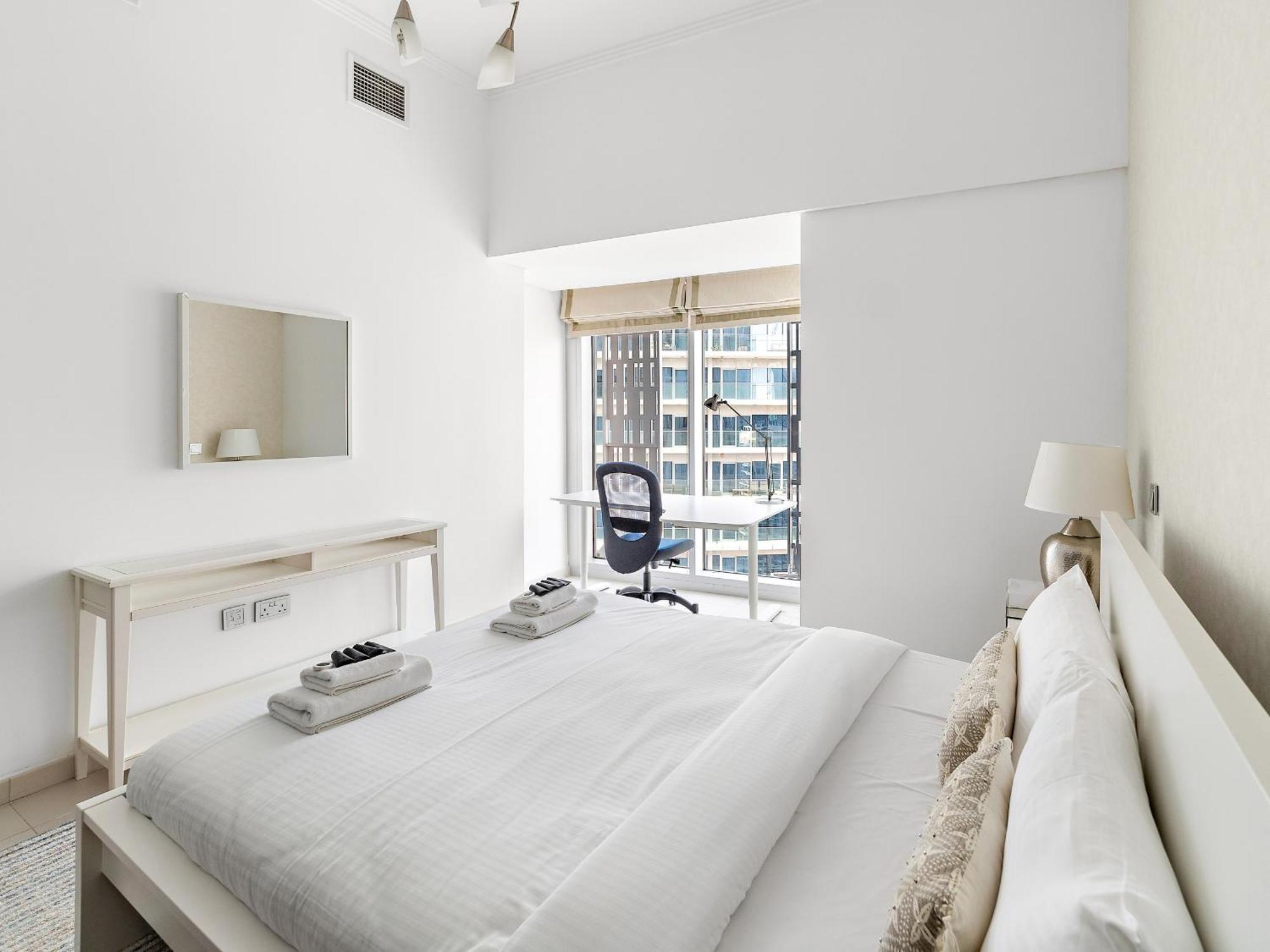 Iconic Living - 2br In Cayan Tower, Marina Dubaï