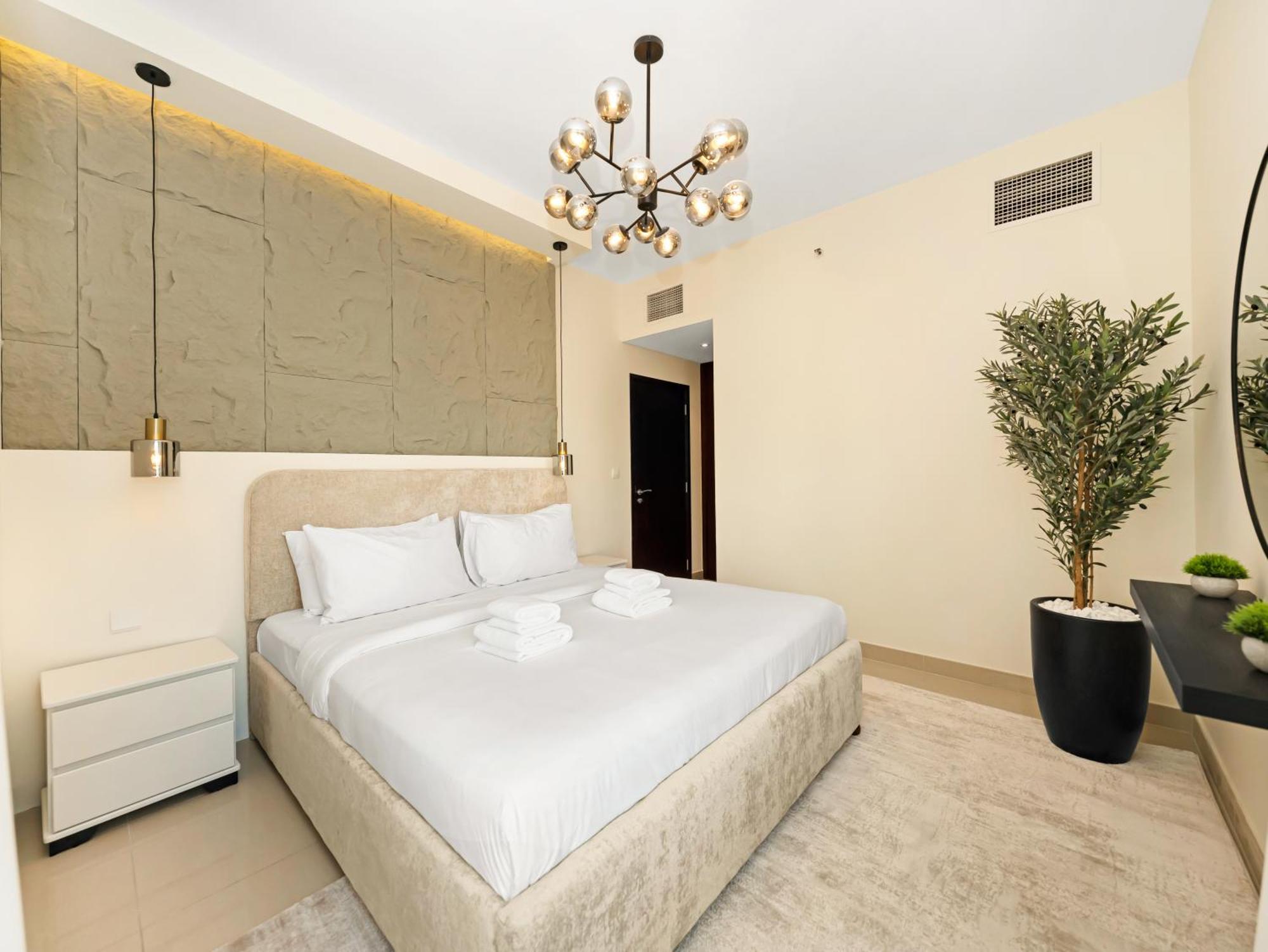 Appartement 2br With Mini-golf In Dt With Partial Burj Khalifa View *