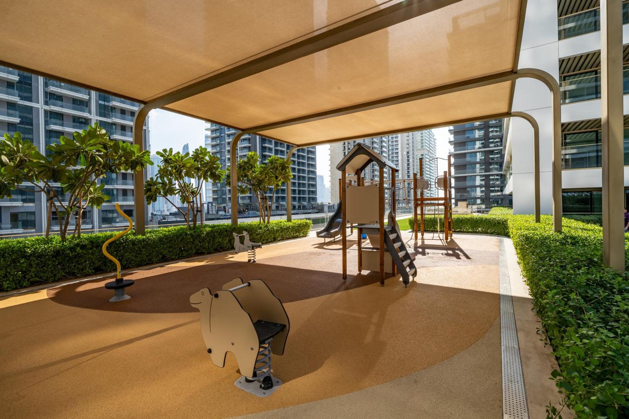 Homes & Beyond I Contemporary 2br With Sea View Appartement