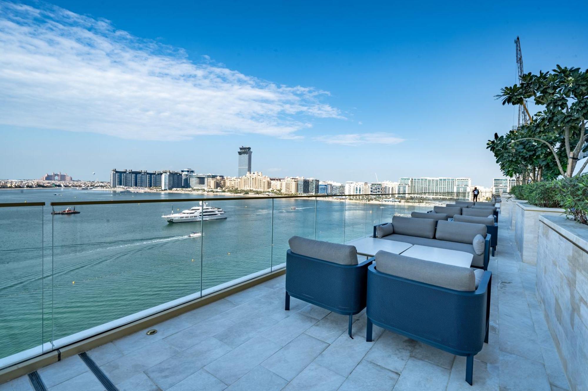Homes & Beyond I Contemporary 2br With Sea View *