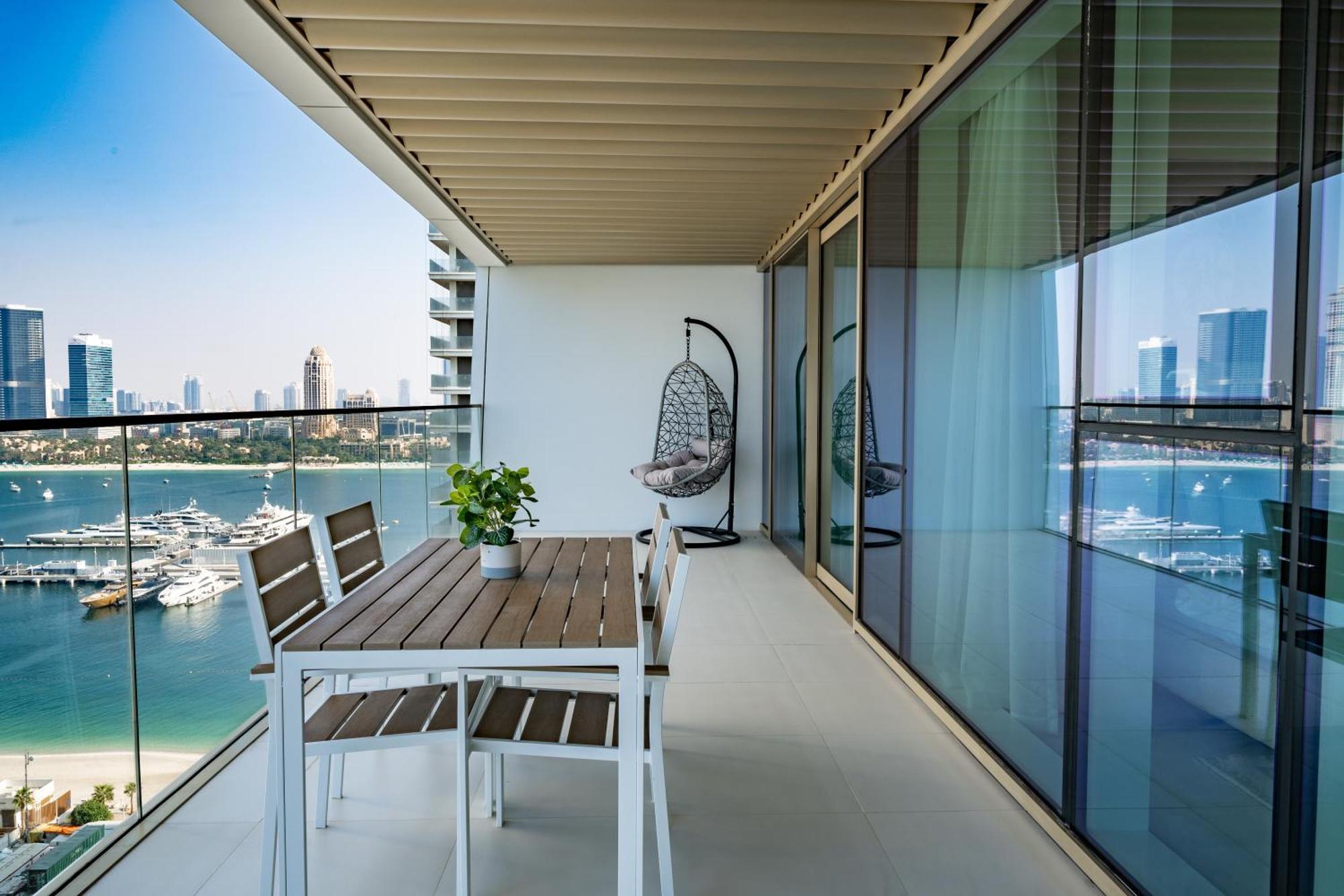 Homes & Beyond I Contemporary 2br With Sea View Dubaï