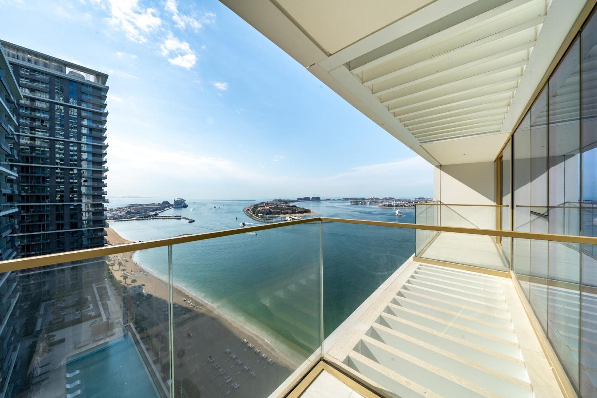 Homes & Beyond I Contemporary 2br With Sea View * Dubaï