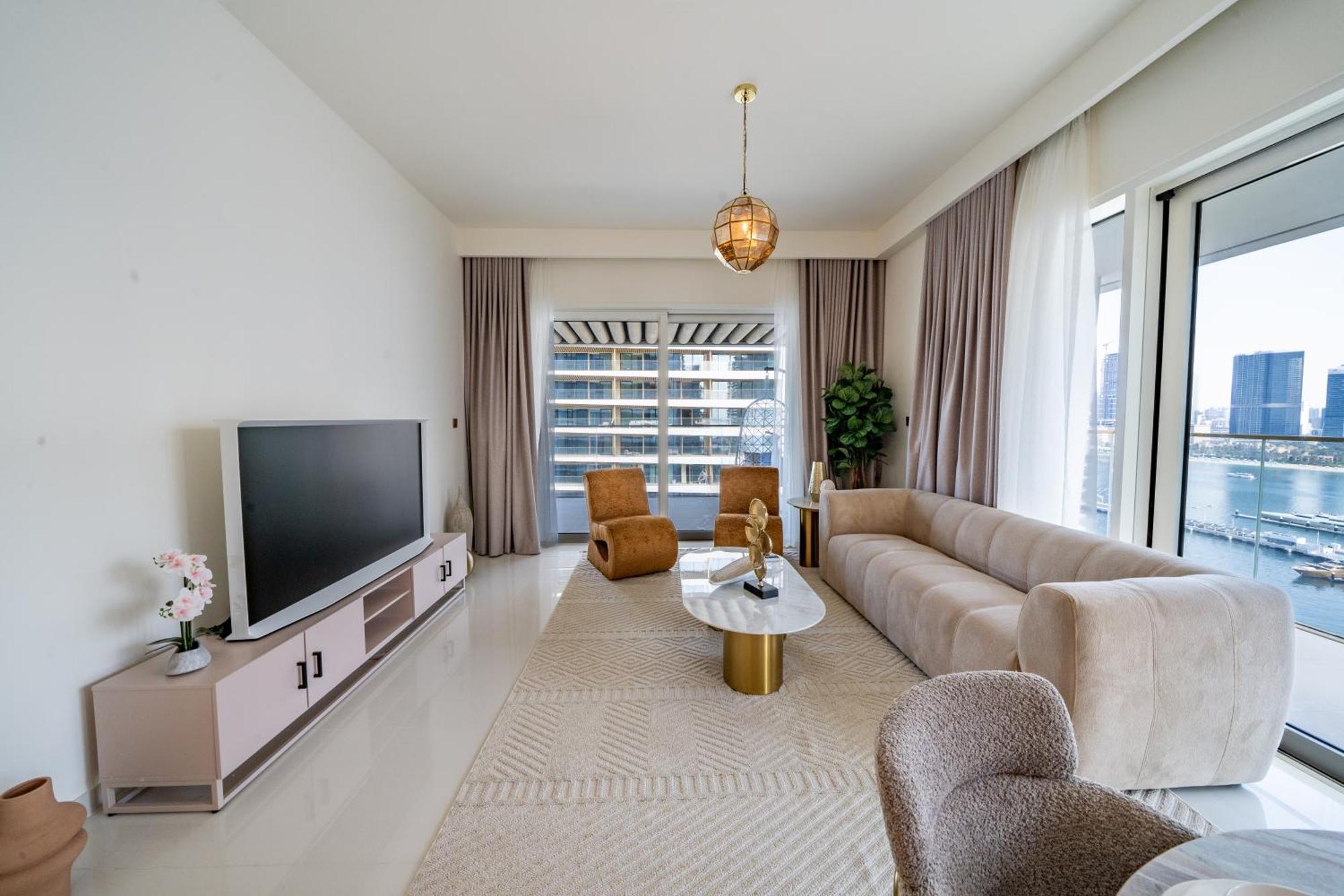 Homes & Beyond I Contemporary 2br With Sea View Dubaï
