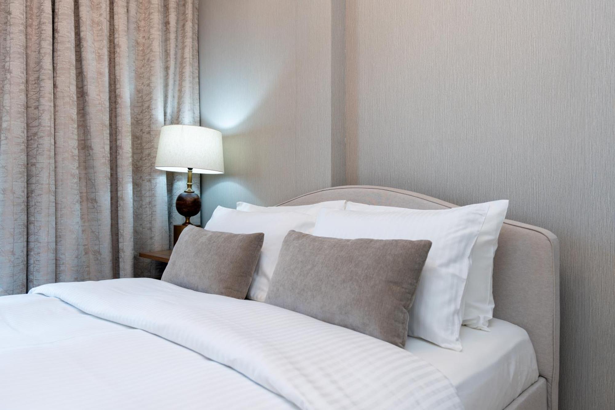 Keyrock Living - Lakeview Escape In Business Bay Dubai