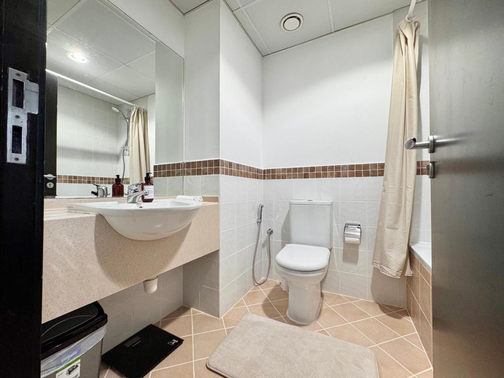 2 Bed In La Riviera Tower, Marina Near Metro And Mall, 12-min Walk To Jbr Beach! Appartement