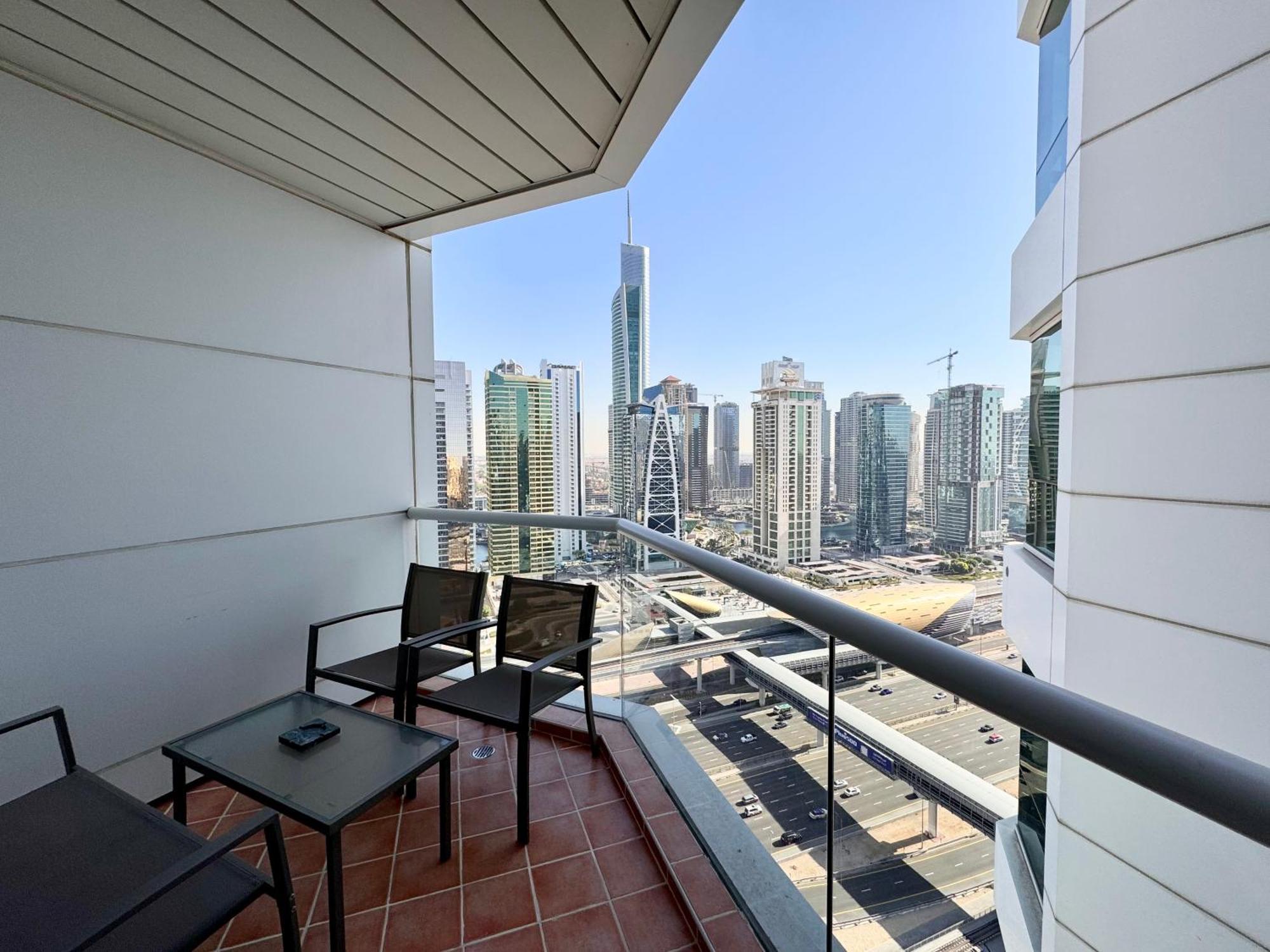 Appartamento 2 Bed In La Riviera Tower, Marina Near Metro And Mall, 12-min Walk To Jbr Beach!