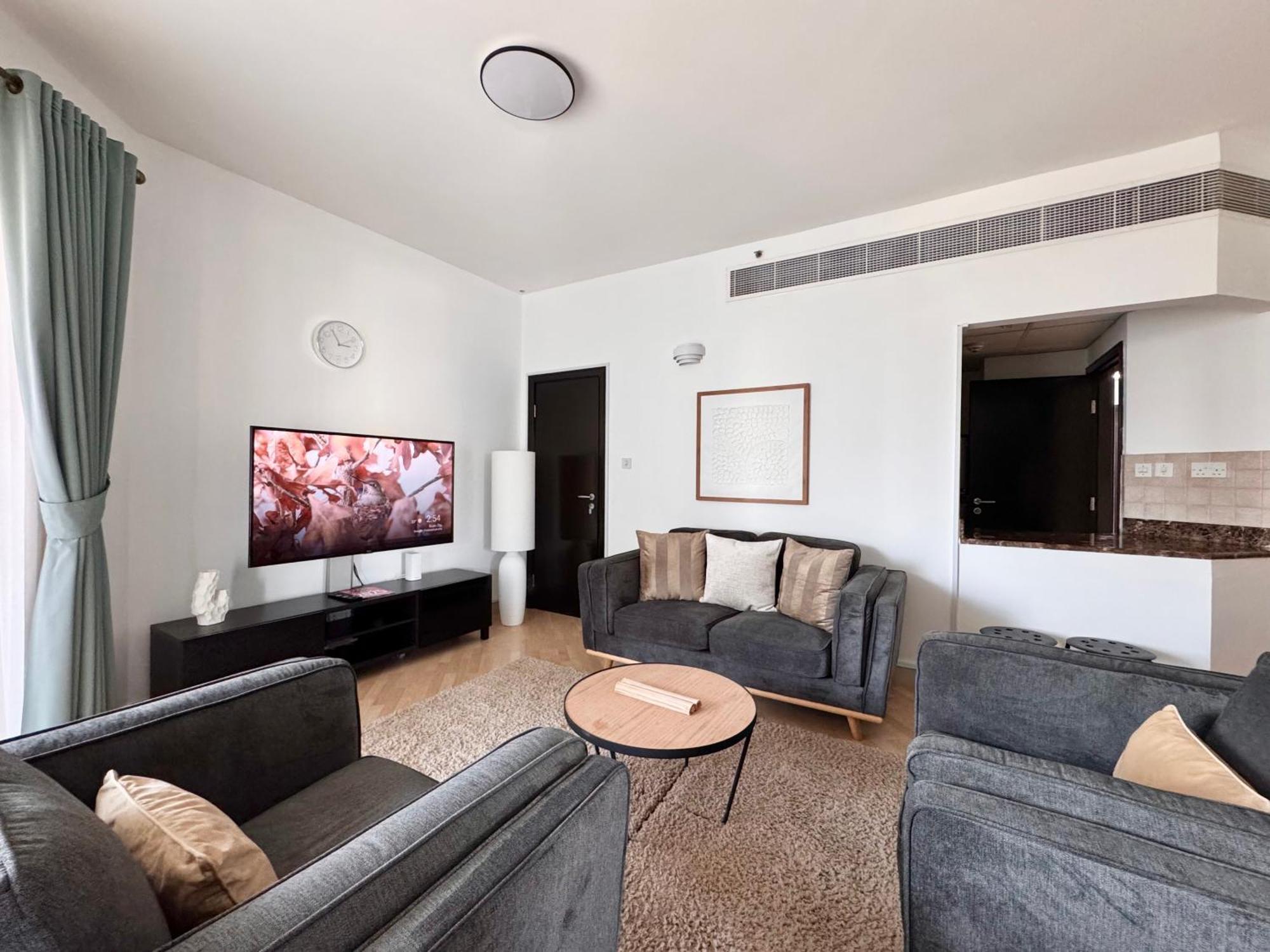 2 Bed In La Riviera Tower, Marina Near Metro And Mall, 12-min Walk To Jbr Beach! Appartement Dubaï