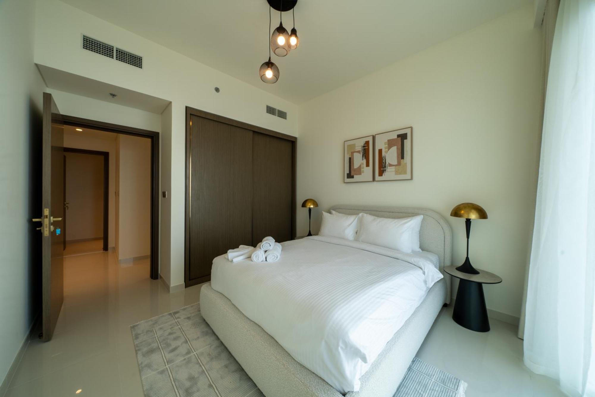 Homes & Beyond I Pristine 2br With Waterfront View Appartement *
