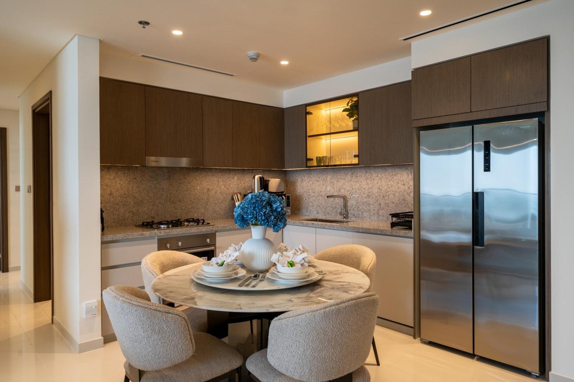 Homes & Beyond I Pristine 2br With Waterfront View Dubaï