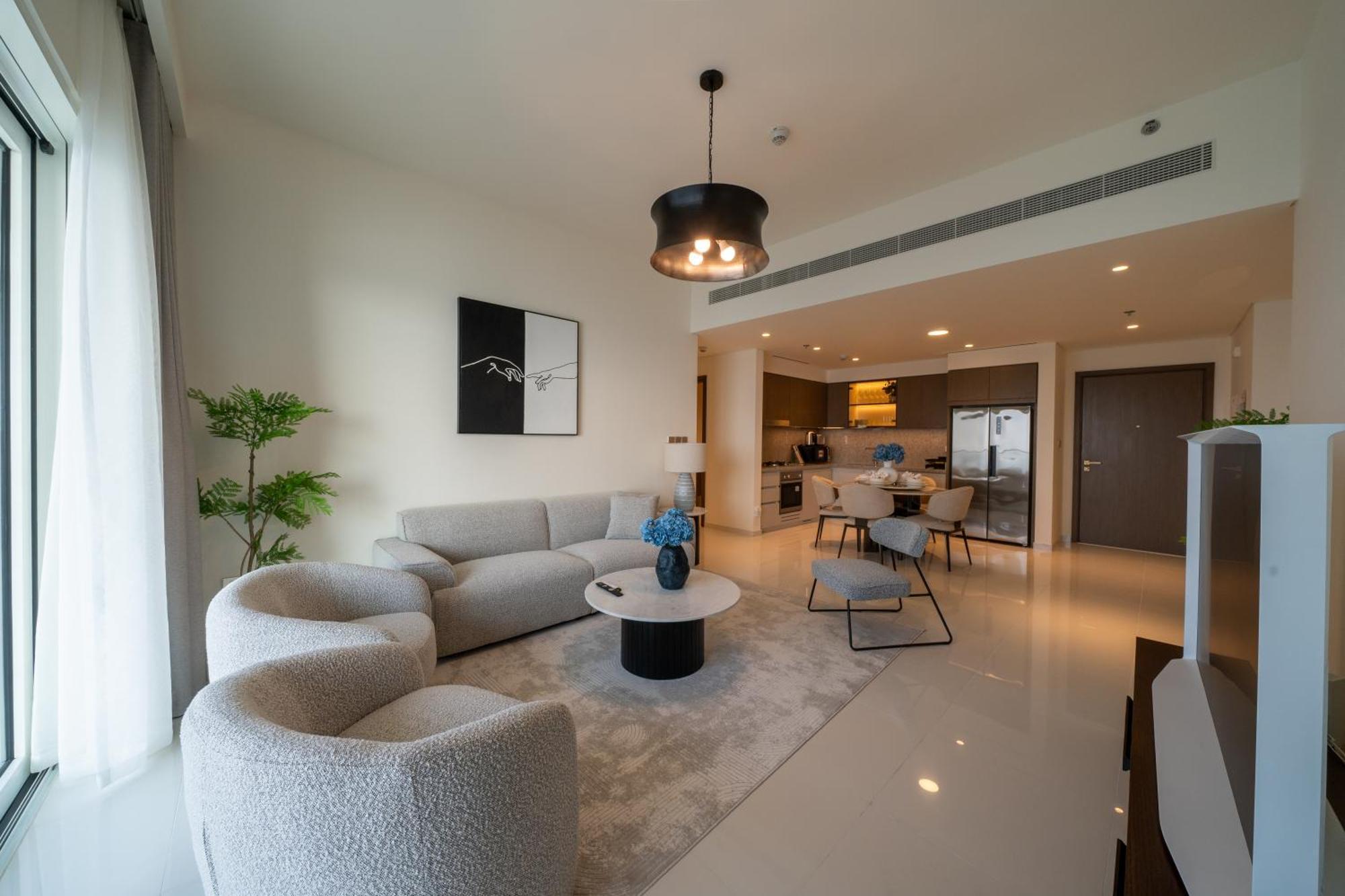 Homes & Beyond I Pristine 2br With Waterfront View Dubaï
