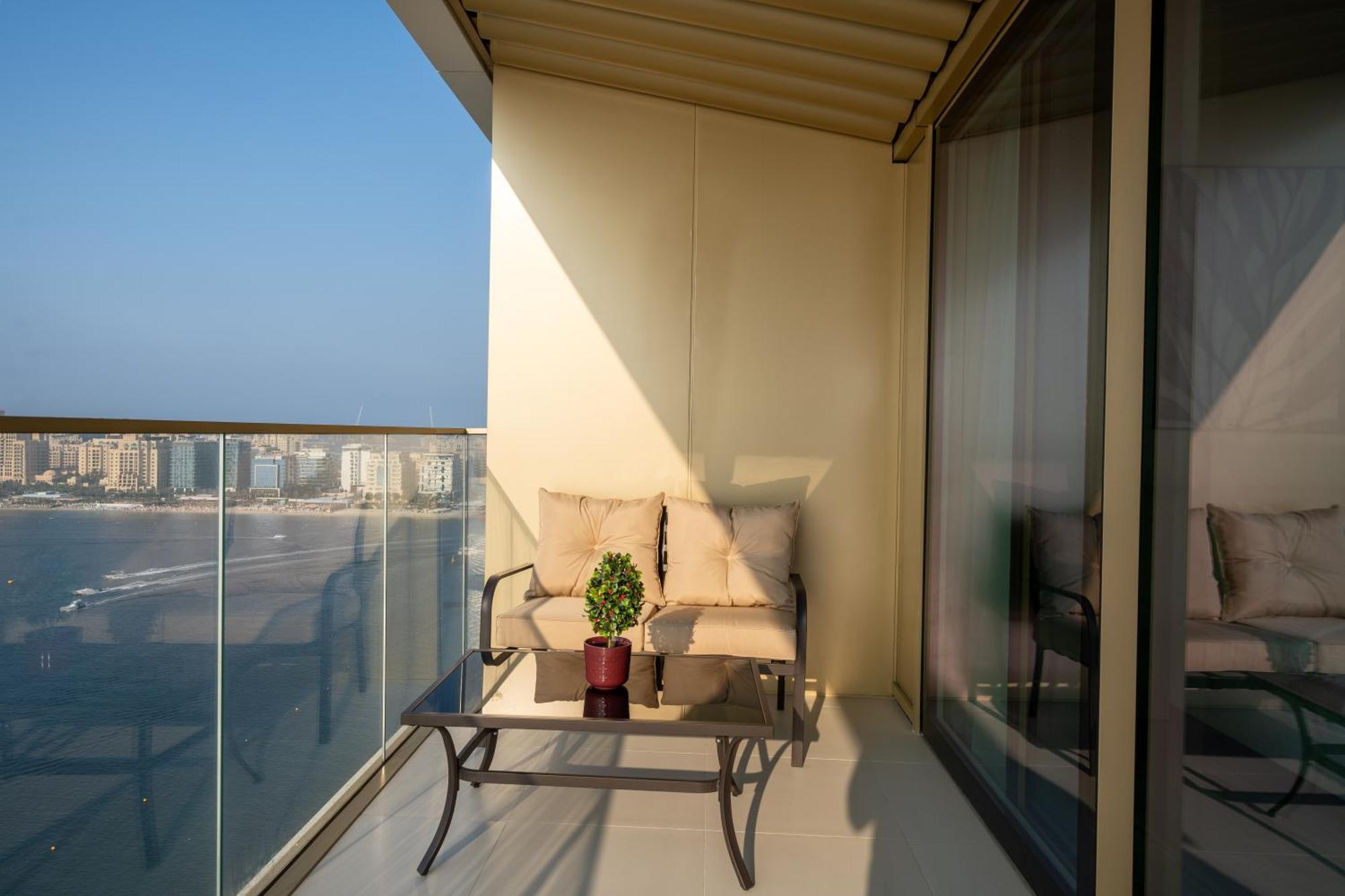 Homes & Beyond I Pristine 2br With Waterfront View Appartement *