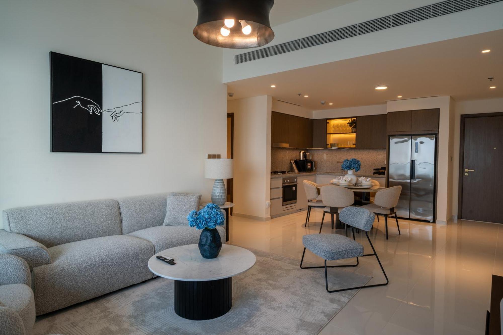 Homes & Beyond I Pristine 2br With Waterfront View Dubaï