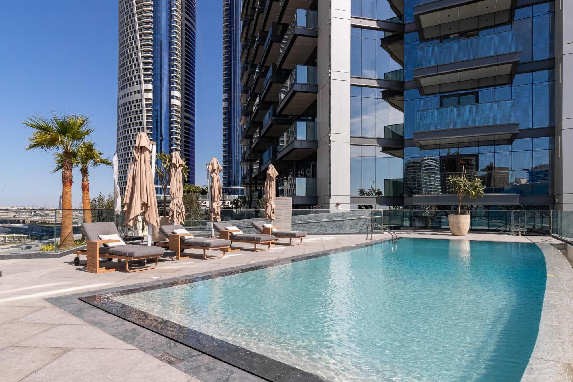 Simply Comfort At Nobles Tower Luxury Burj View Apartemen Dubai