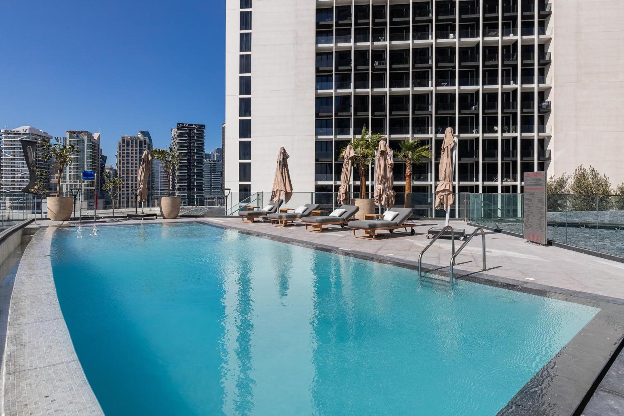 Simply Comfort At Nobles Tower Luxury Burj View Dubái