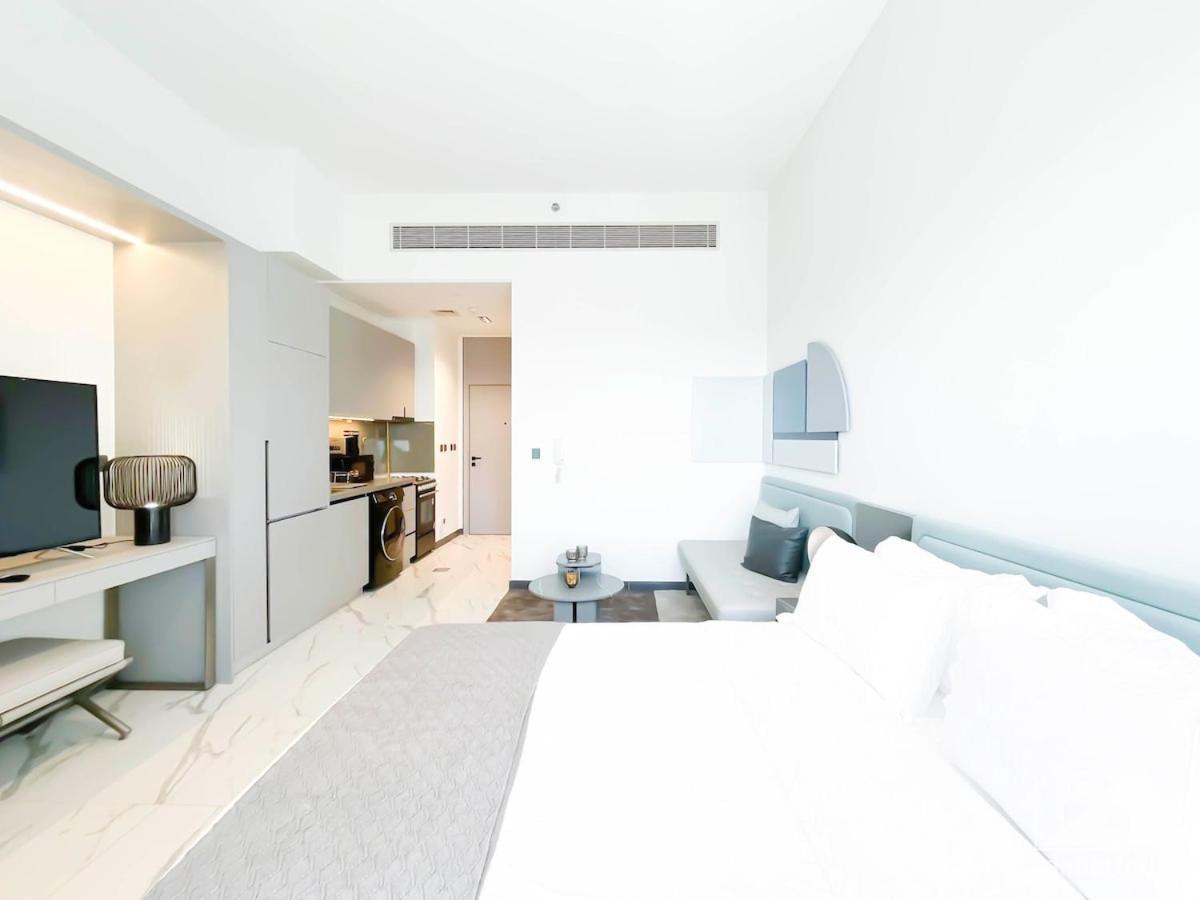 Stylish Getaway In Dubai's Mag 920 *