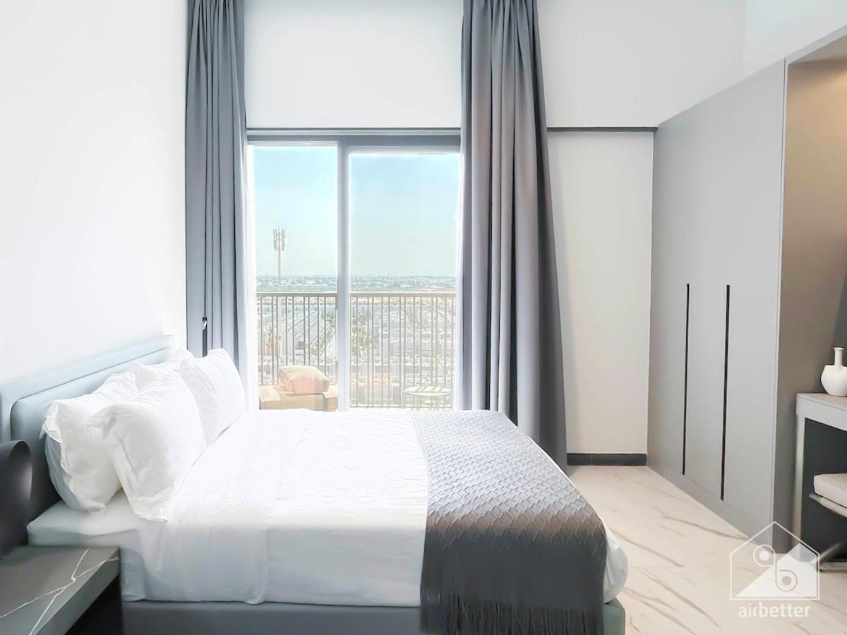 Stylish Getaway In Dubai's Mag 920 *
