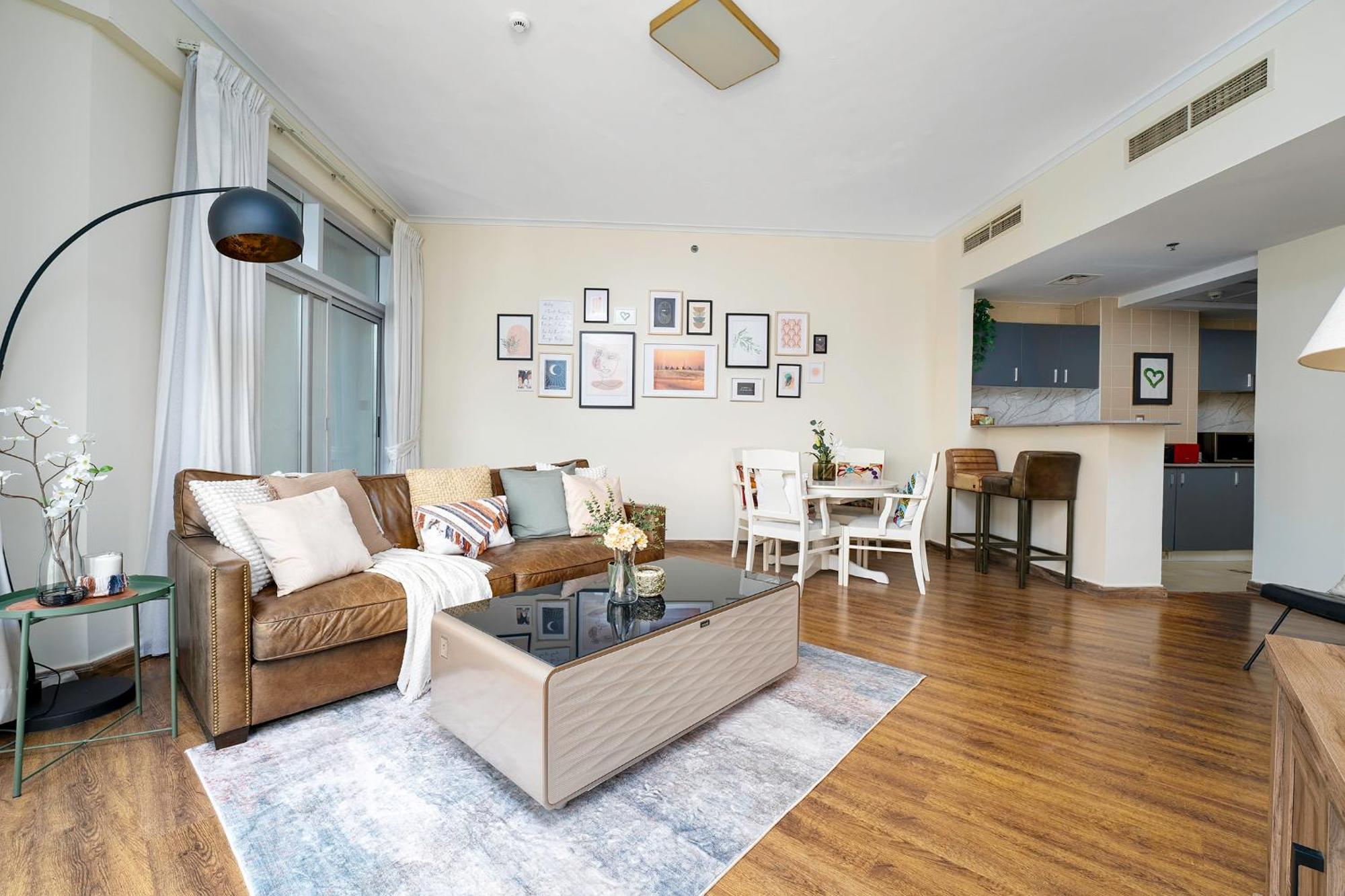 Appartement Marina Majesty- Homely & Cozy 2br, Canalview, Location Dubaï