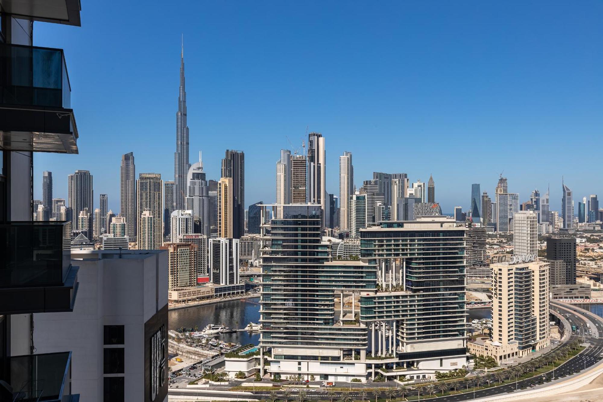 Simply Comfort At Nobles Tower Luxury Burj View Apartemen Dubai