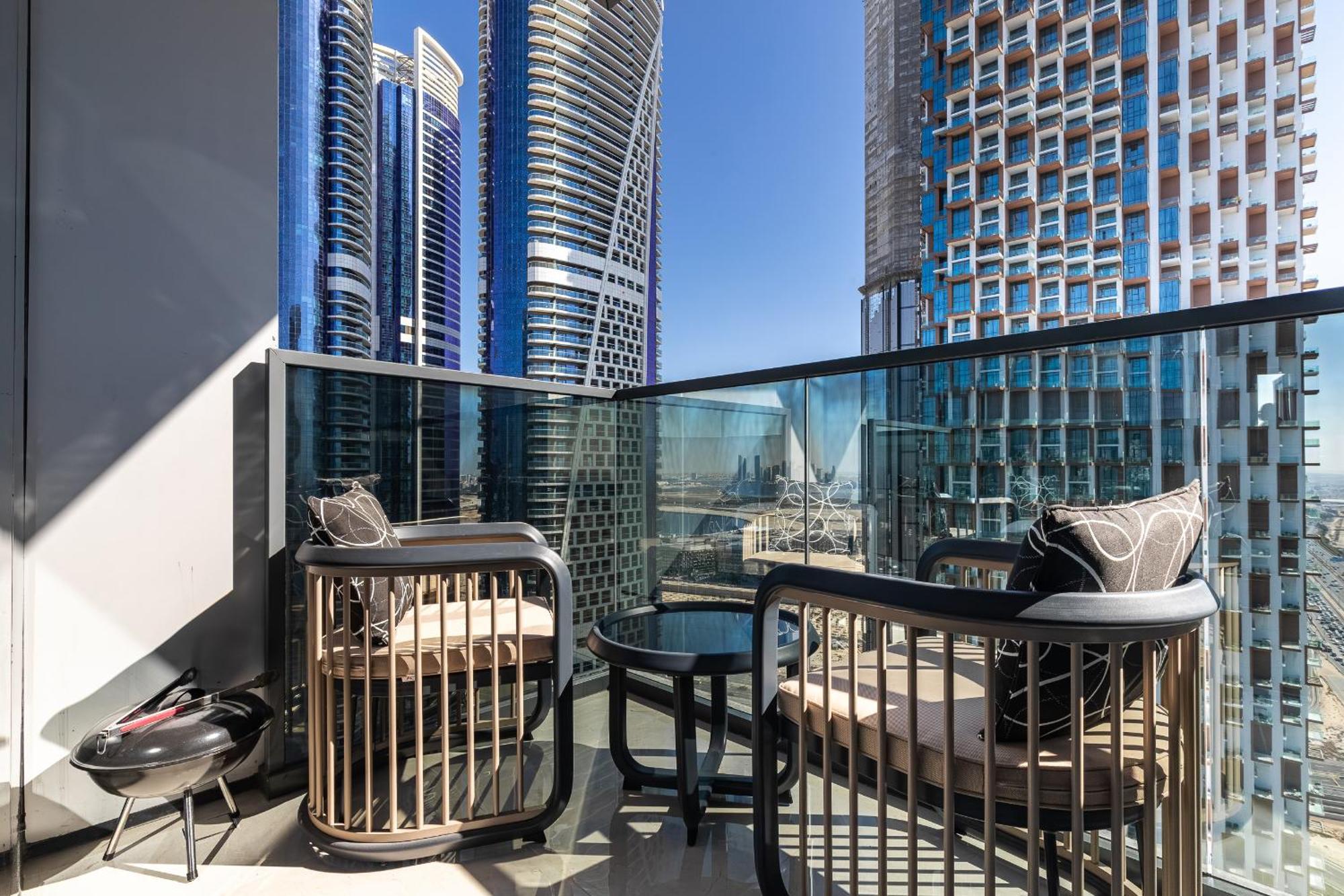 Simply Comfort At Nobles Tower Luxury Burj View Apartemen