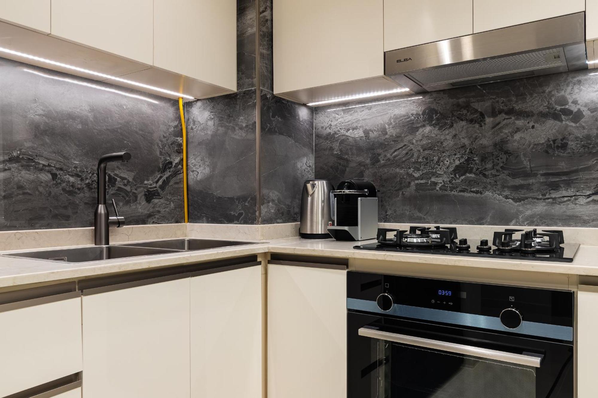 Simply Comfort At Nobles Tower Luxury Burj View Apartamento Dubái