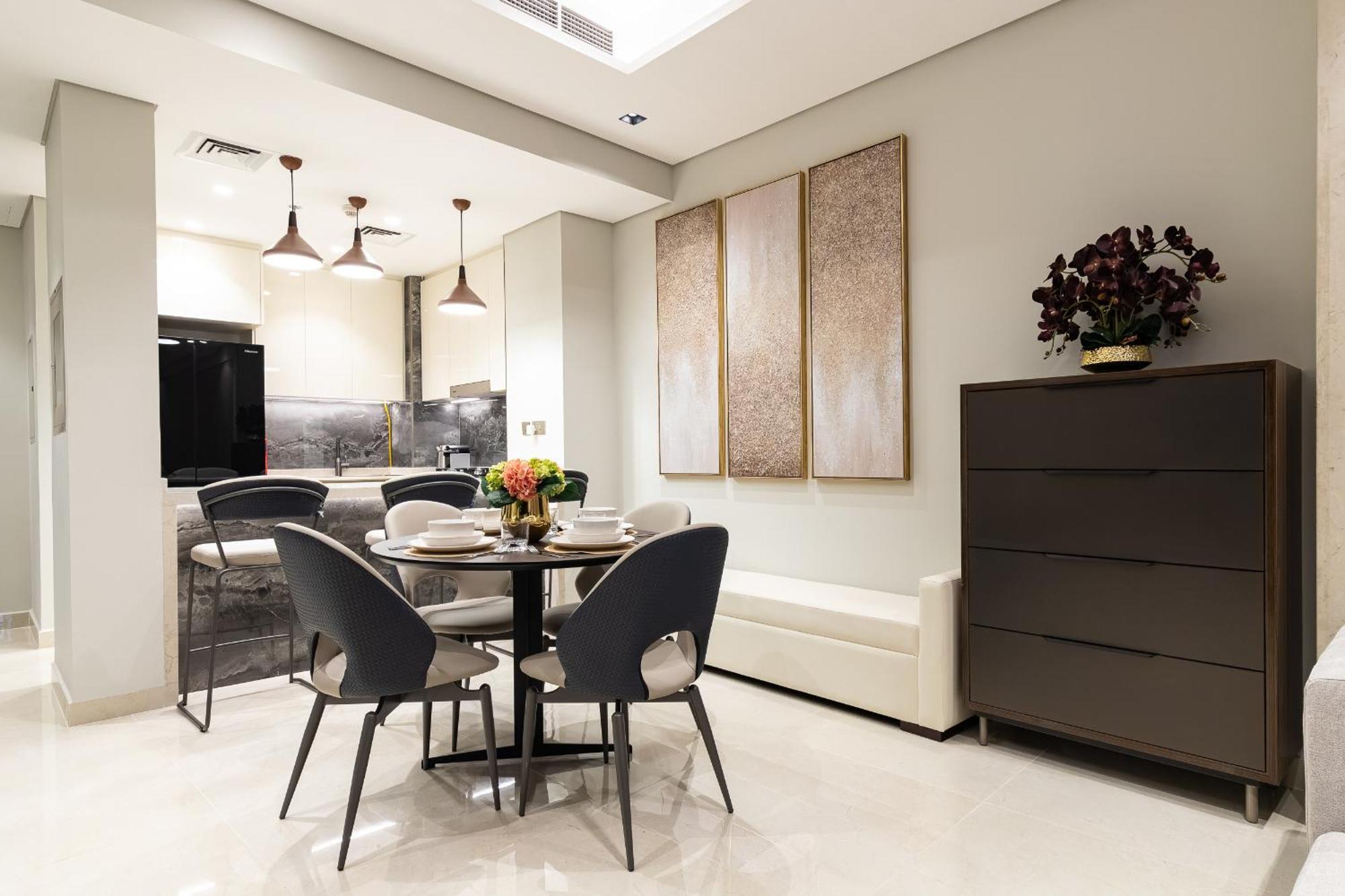 Simply Comfort At Nobles Tower Luxury Burj View Apartemen Dubai