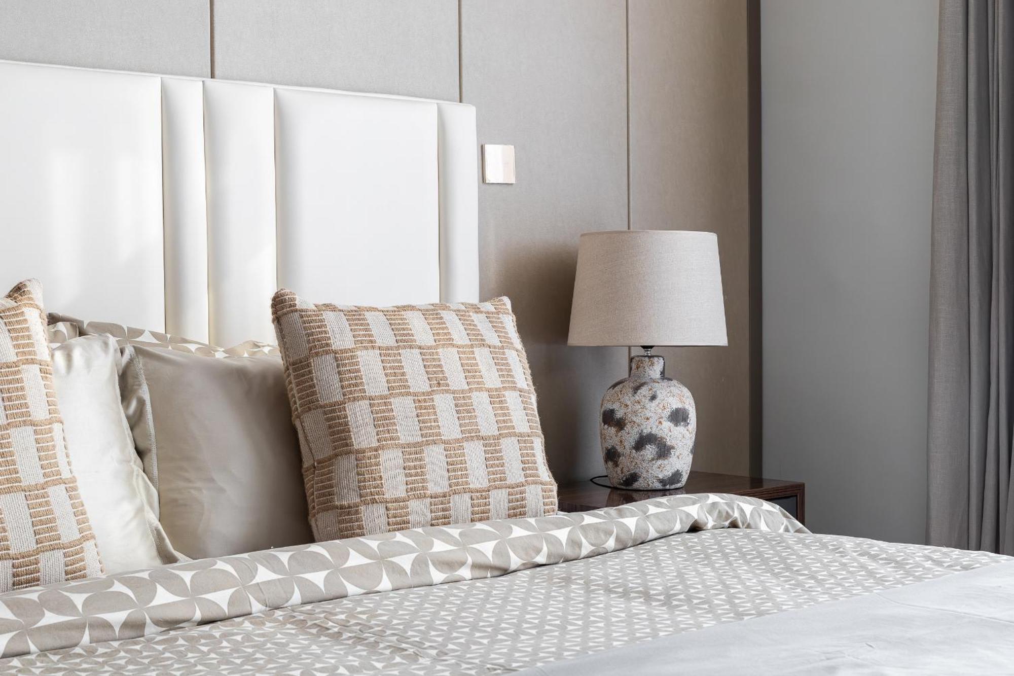 Simply Comfort At Nobles Tower Luxury Burj View Apartemen