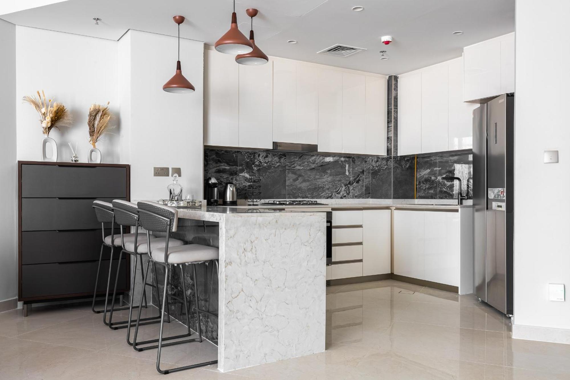 Simply Comfort At Nobles Tower Luxury Burj View Apartemen