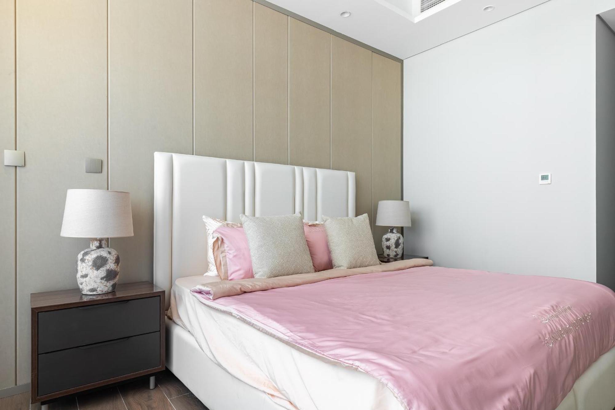 Simply Comfort At Nobles Tower Luxury Burj View Apartemen