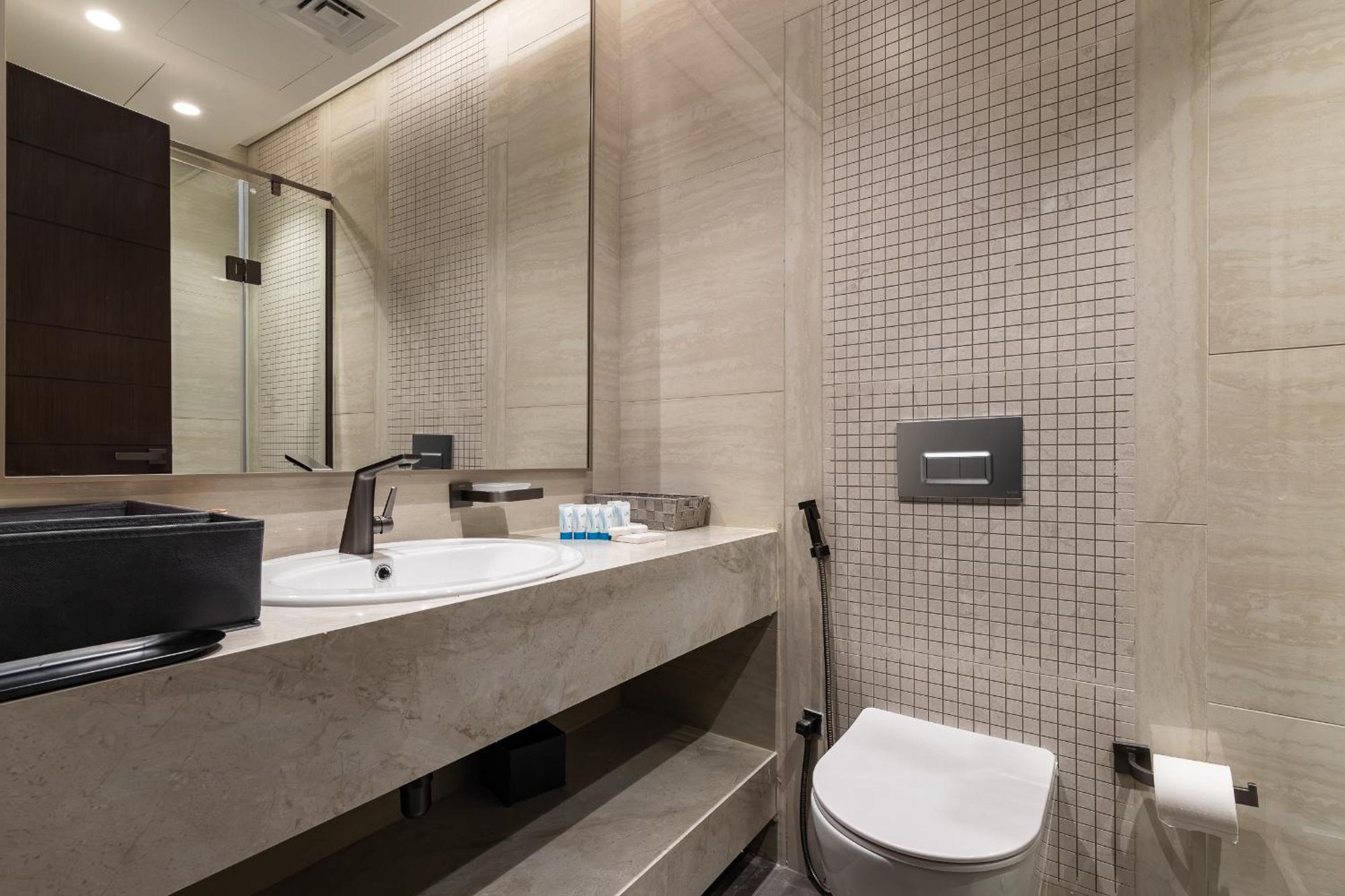 Simply Comfort At Nobles Tower Luxury Burj View Apartemen