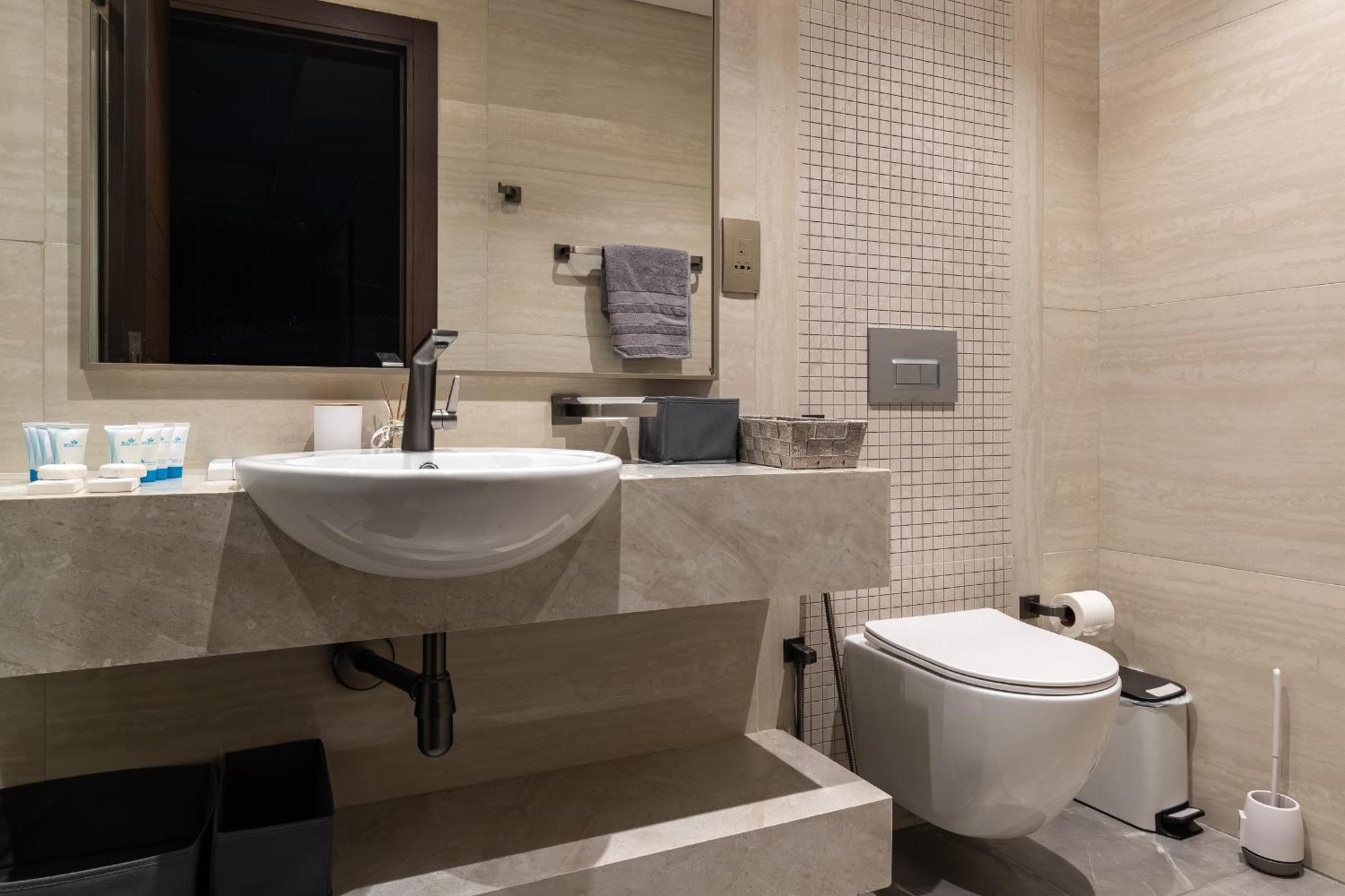 Apartemen Simply Comfort At Nobles Tower Luxury Burj View *