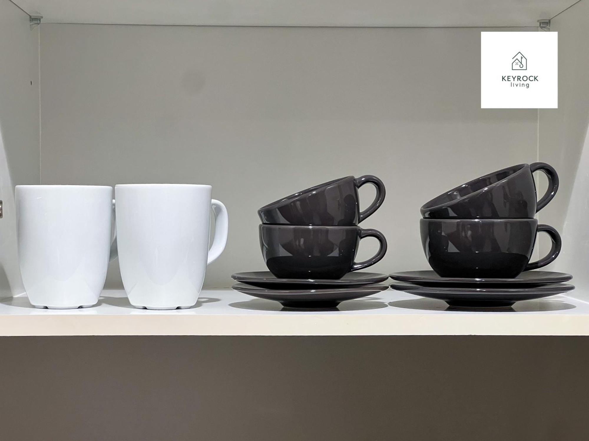 Keyrock Living - 1br Luxury With View At Reva Appartement