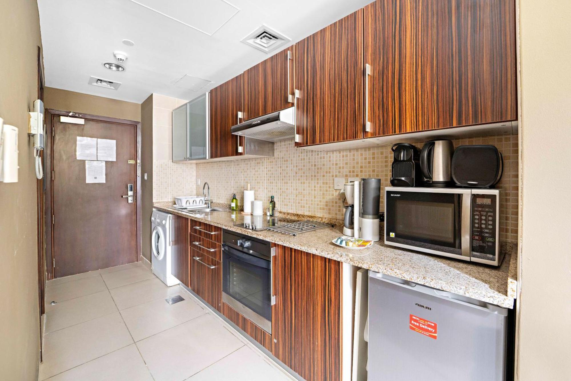 Appartement Silkhaus Spacious Near Almas West