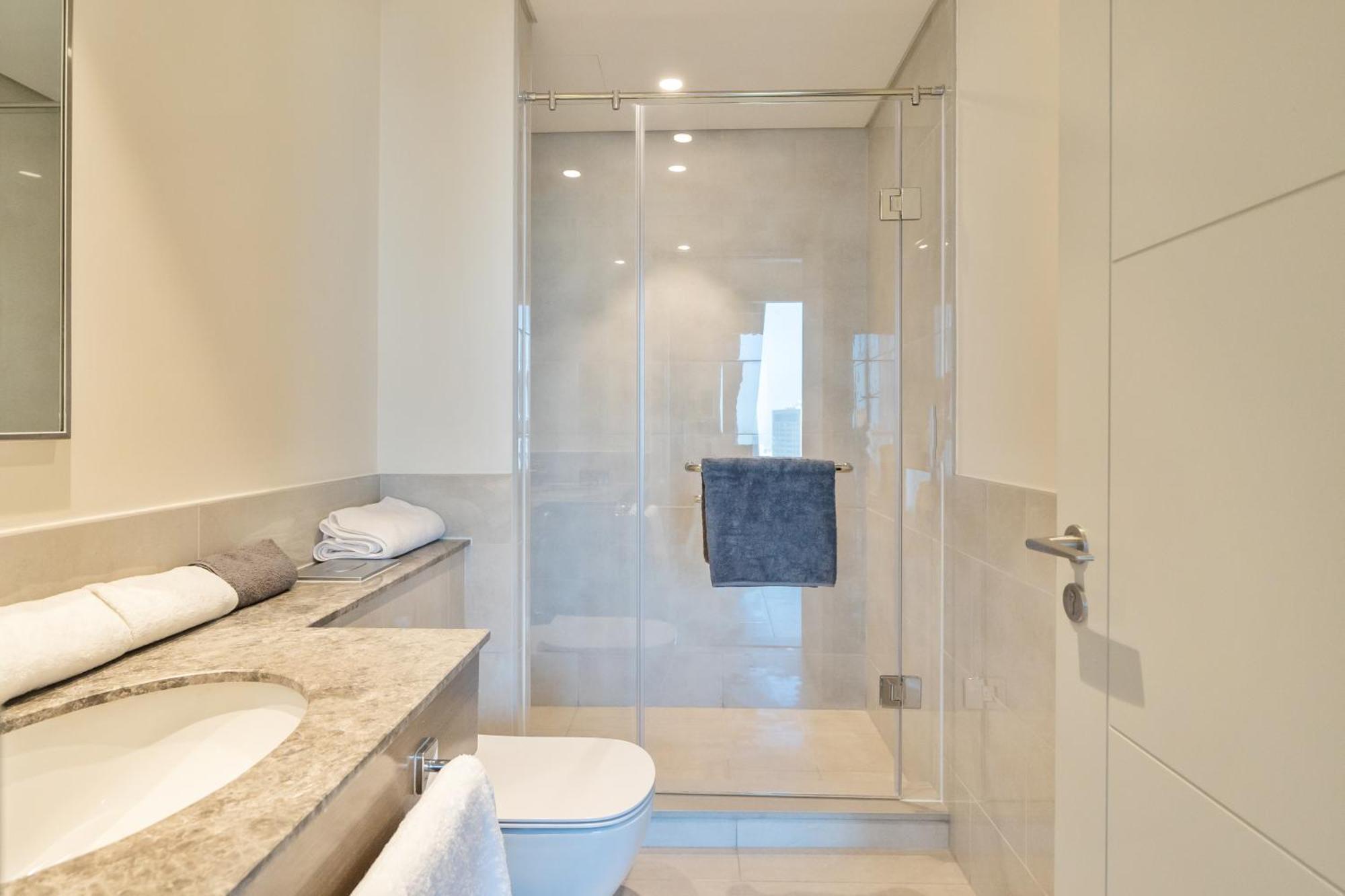 2Br Downtown Views Near Burj Khalifa & Dubai Mall *