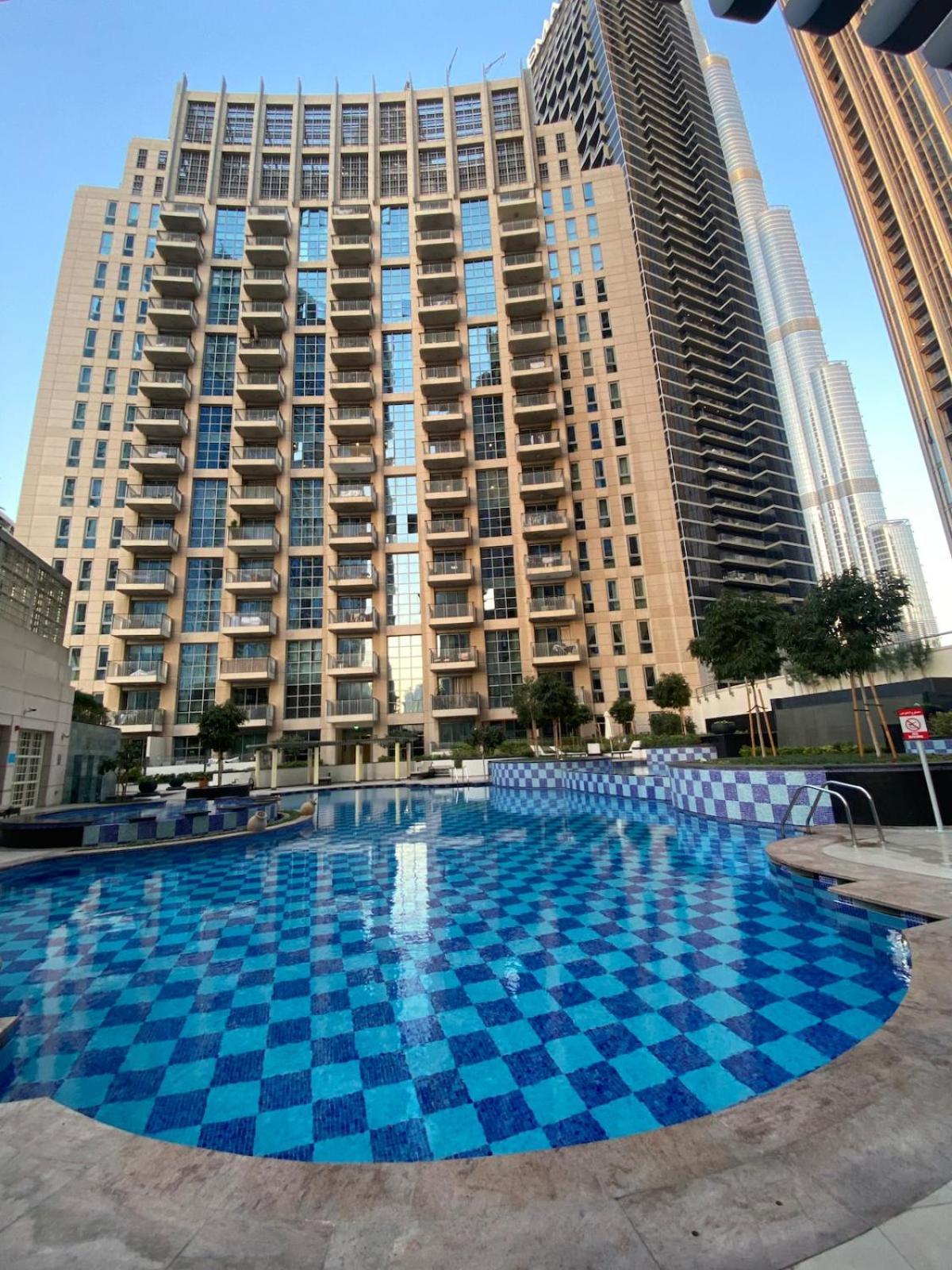 Exceptional Master - Near And Overlooking Burj Khalifa - Host Has Access To Living Space Séjour chez l'habitant *