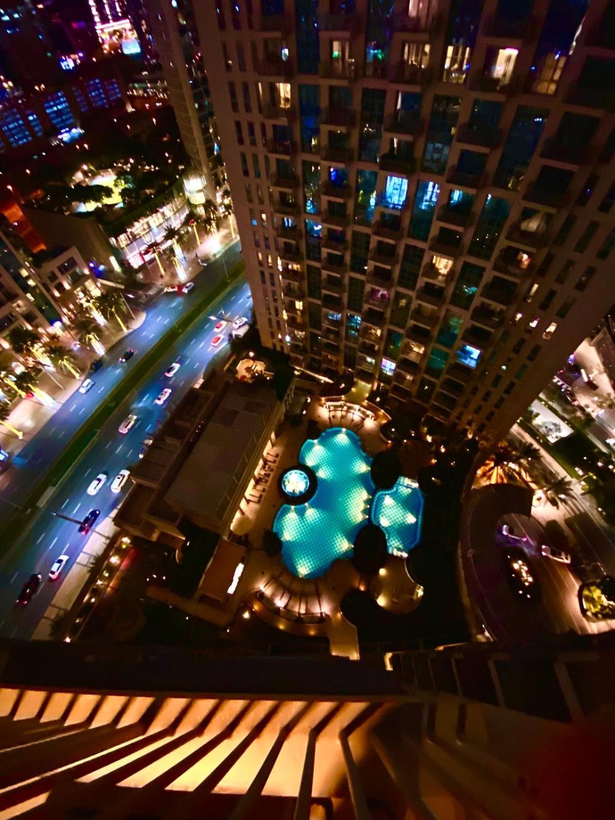 Exceptional Master - Near And Overlooking Burj Khalifa - Host Has Access To Living Space Dubaï