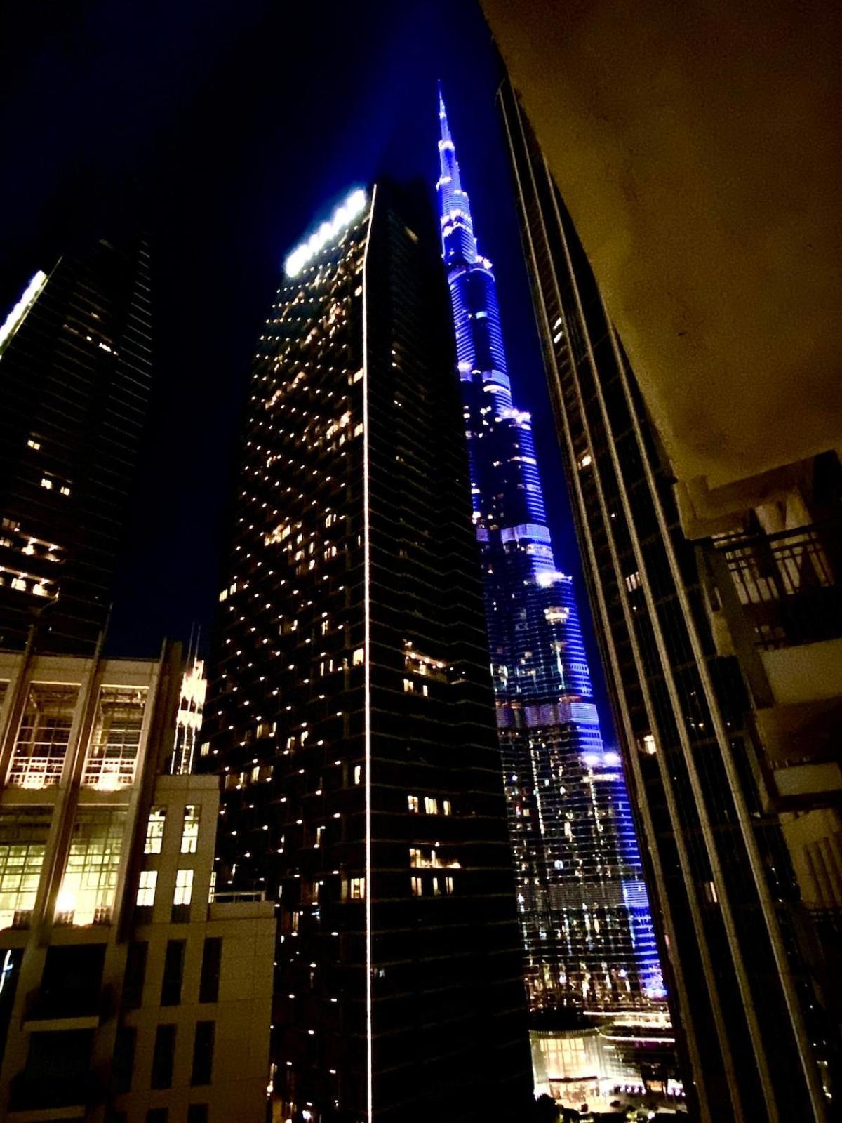 Exceptional Master - Near And Overlooking Burj Khalifa - Host Has Access To Living Space Séjour chez l'habitant