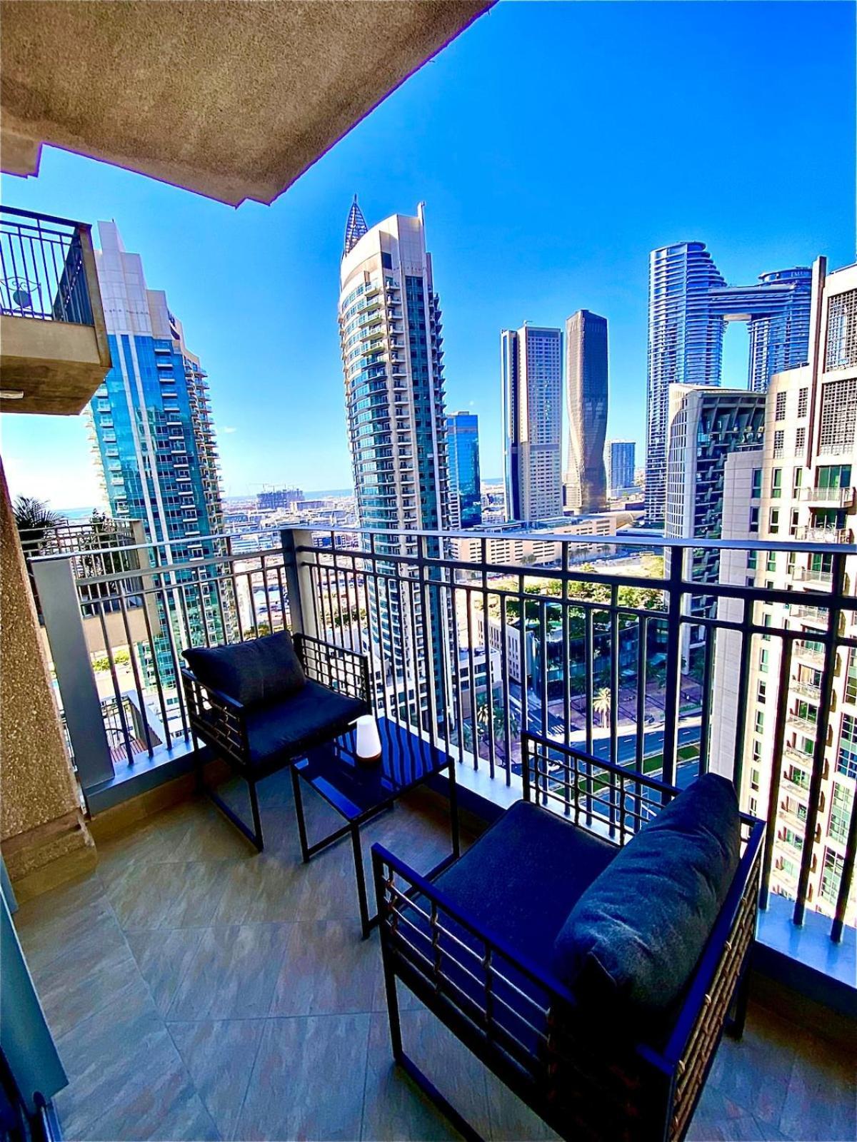 Séjour chez l'habitant Exceptional Master - Near And Overlooking Burj Khalifa - Host Has Access To Living Space