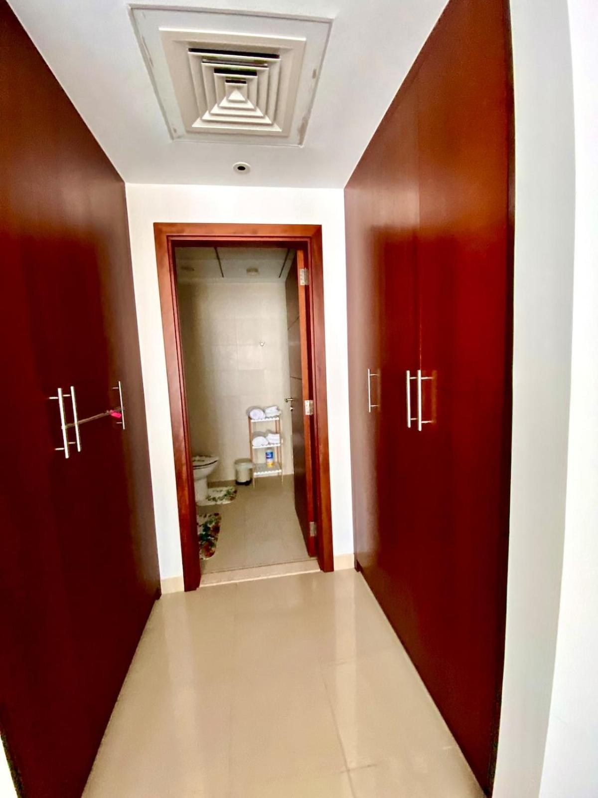 Séjour chez l'habitant Exceptional Master - Near And Overlooking Burj Khalifa - Host Has Access To Living Space