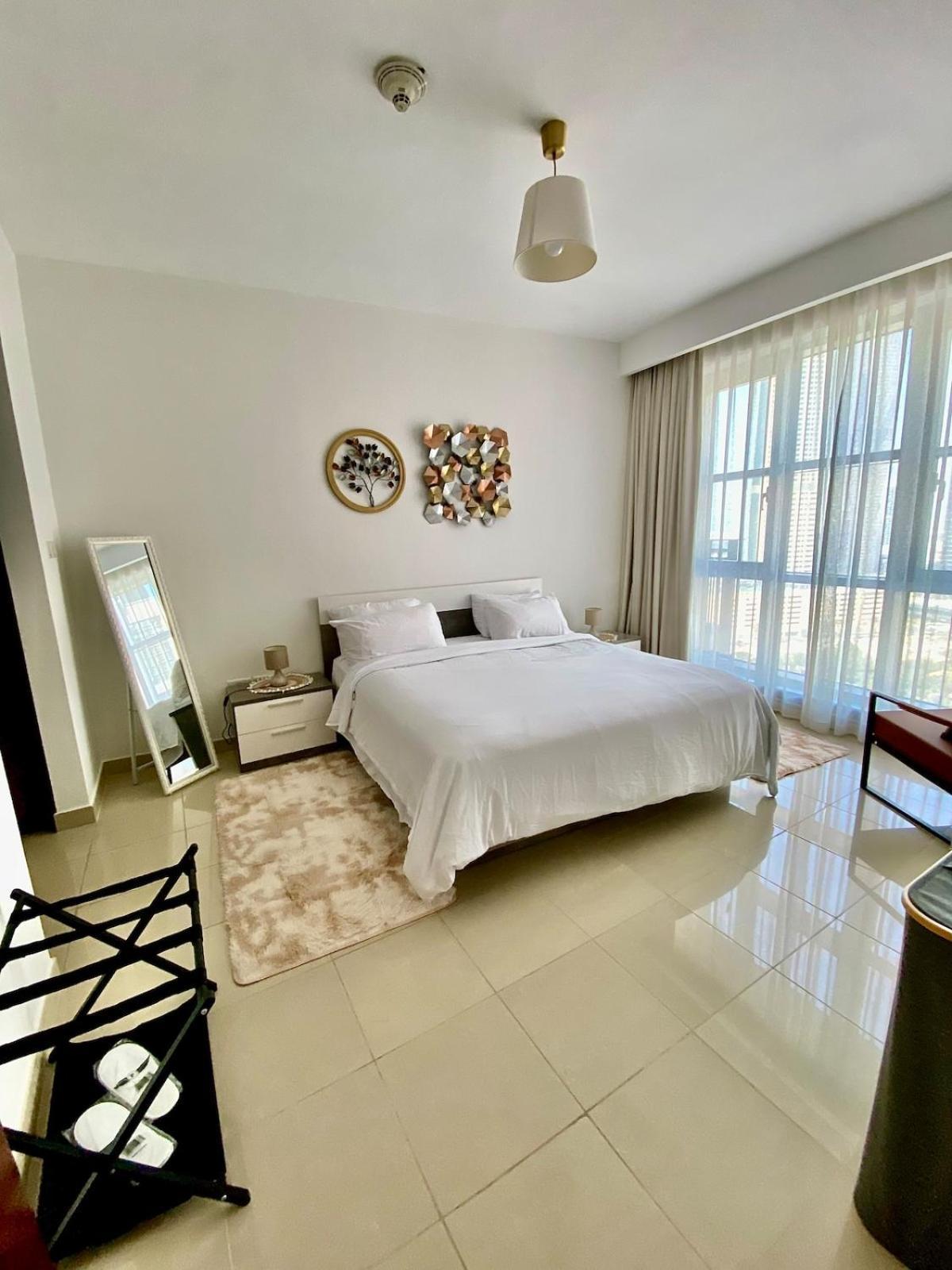 Séjour chez l'habitant Exceptional Master - Near And Overlooking Burj Khalifa - Host Has Access To Living Space *
