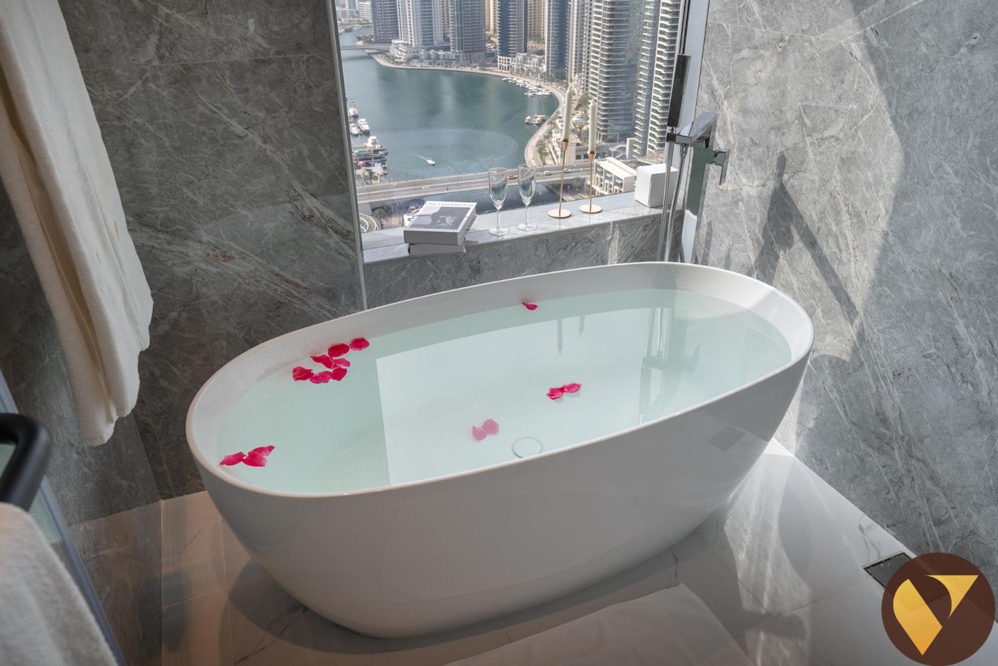 Appartement Vogue, 30th Floor Luxury At The Address Marina - Stunning Full Marina View, Private Balcony And Amazing Bathtub Overlooking The Marina Dubaï
