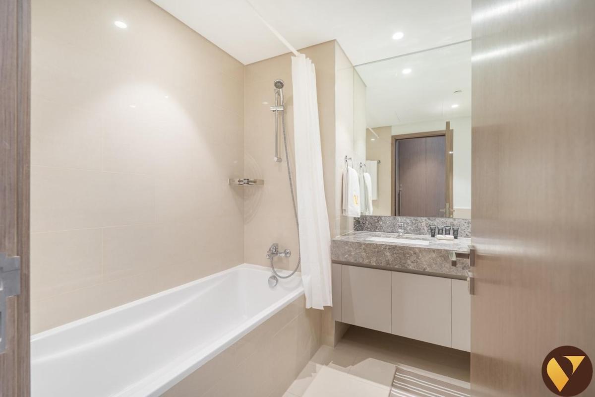 Appartement Vogue 30th Floor Skyline View With Balcony Near To Burj Khailfa And Mall, Act One By Emaar, Downtown Dubai, Sheikh Mohammed Bin Rashid Boulevard Dubaï