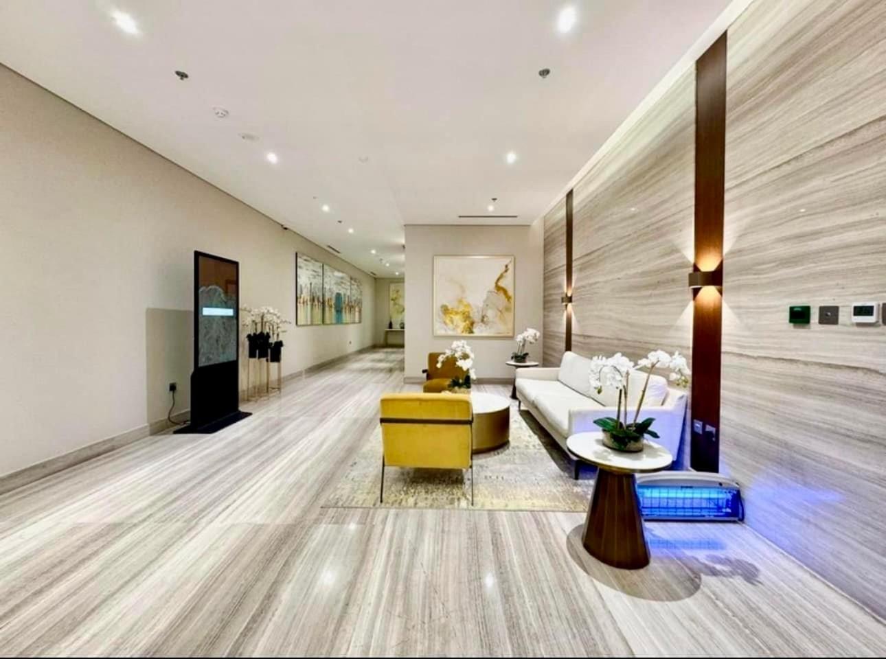 Appartement Farhad Azizi Al Jaddaf Sleek Dubaï