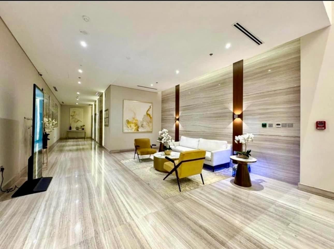 Appartement Farhad Azizi Al Jaddaf Sleek