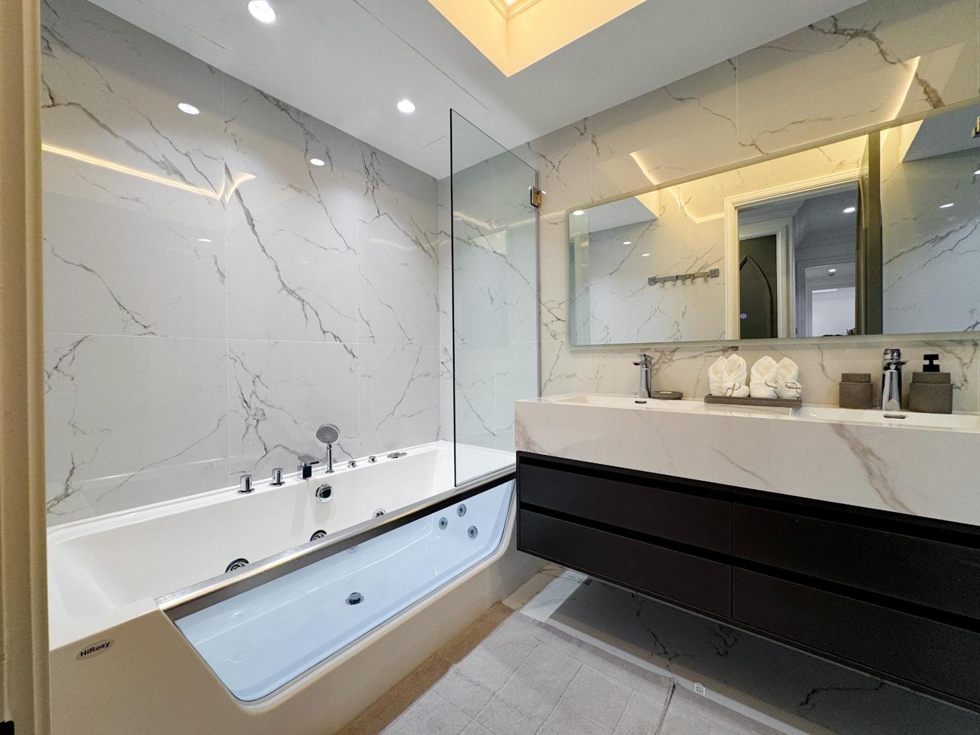 Luxurious 2 Bedroom With Mall Fountain View Facing Burj Khalifa Appartement *